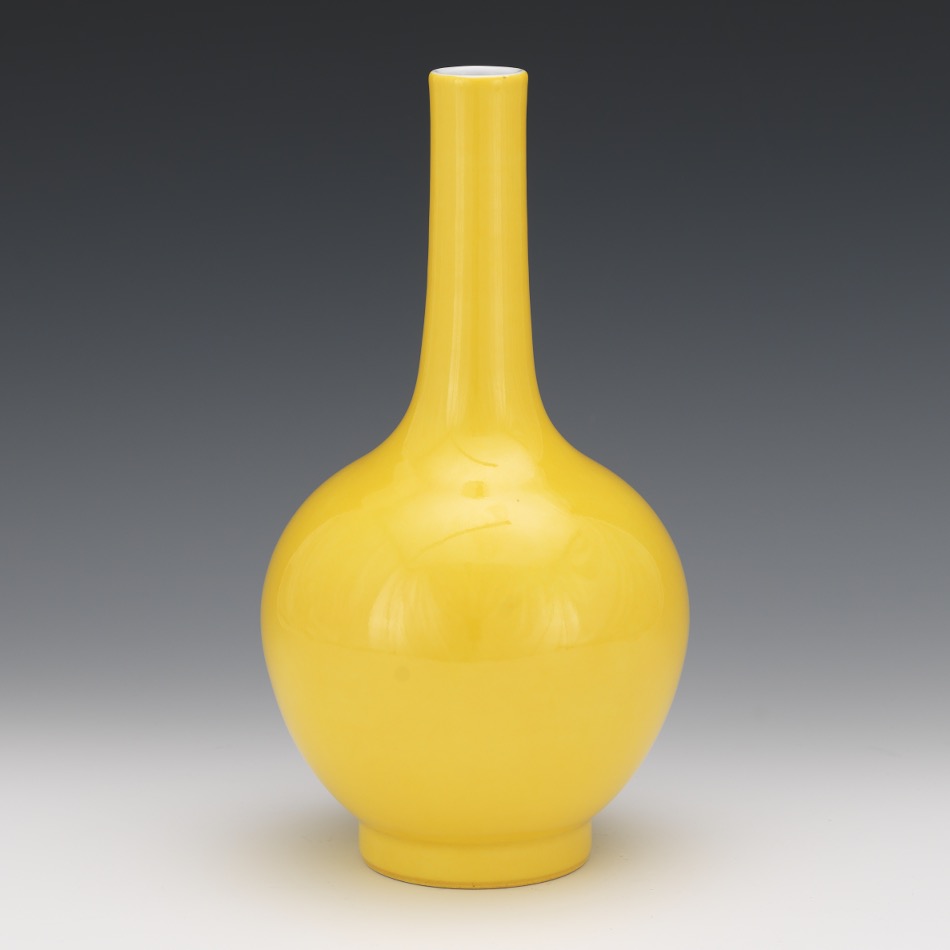 Chinese Porcelain Monochrome Yellow Glaze Bottle Vase, Apocryphal Qianlong Marks - Image 5 of 7