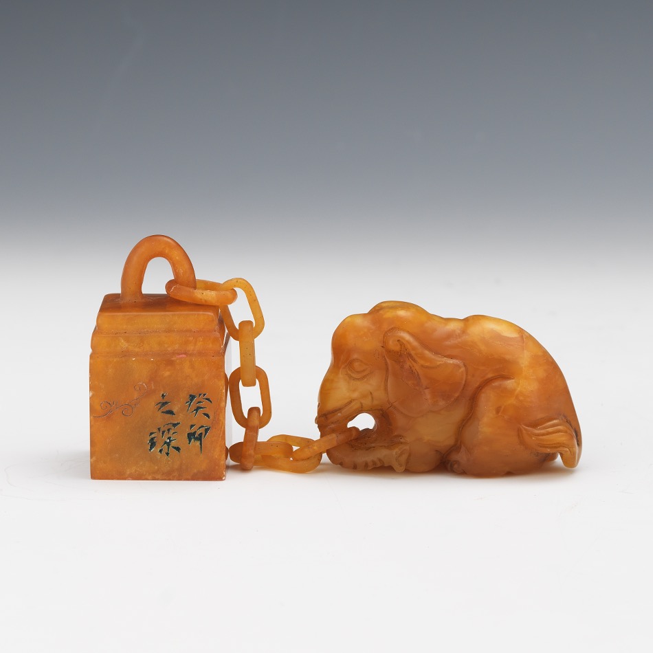 Chinese Shou Shan Carved Elephant Stone and Signed Seal on Chain, in Presentation Box - Image 2 of 8