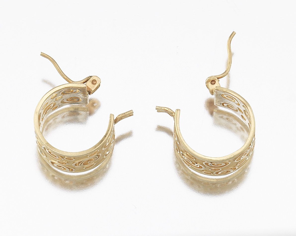A Pair of Gold Scroll Huggie Earrings - Image 6 of 6