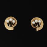 Ladies' Gold and Pearl Pair of Ear Clips