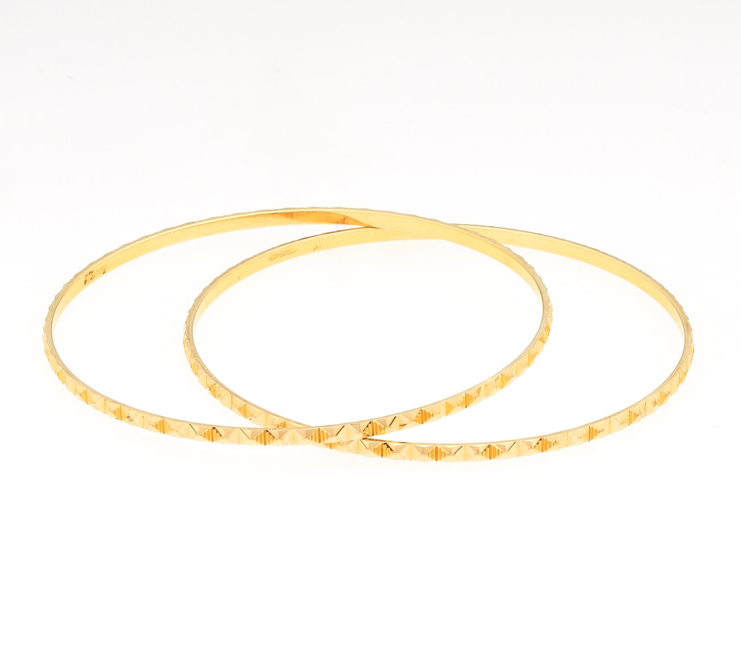 High Carat Gold Pair of Diamond Design Bangles - Image 7 of 7