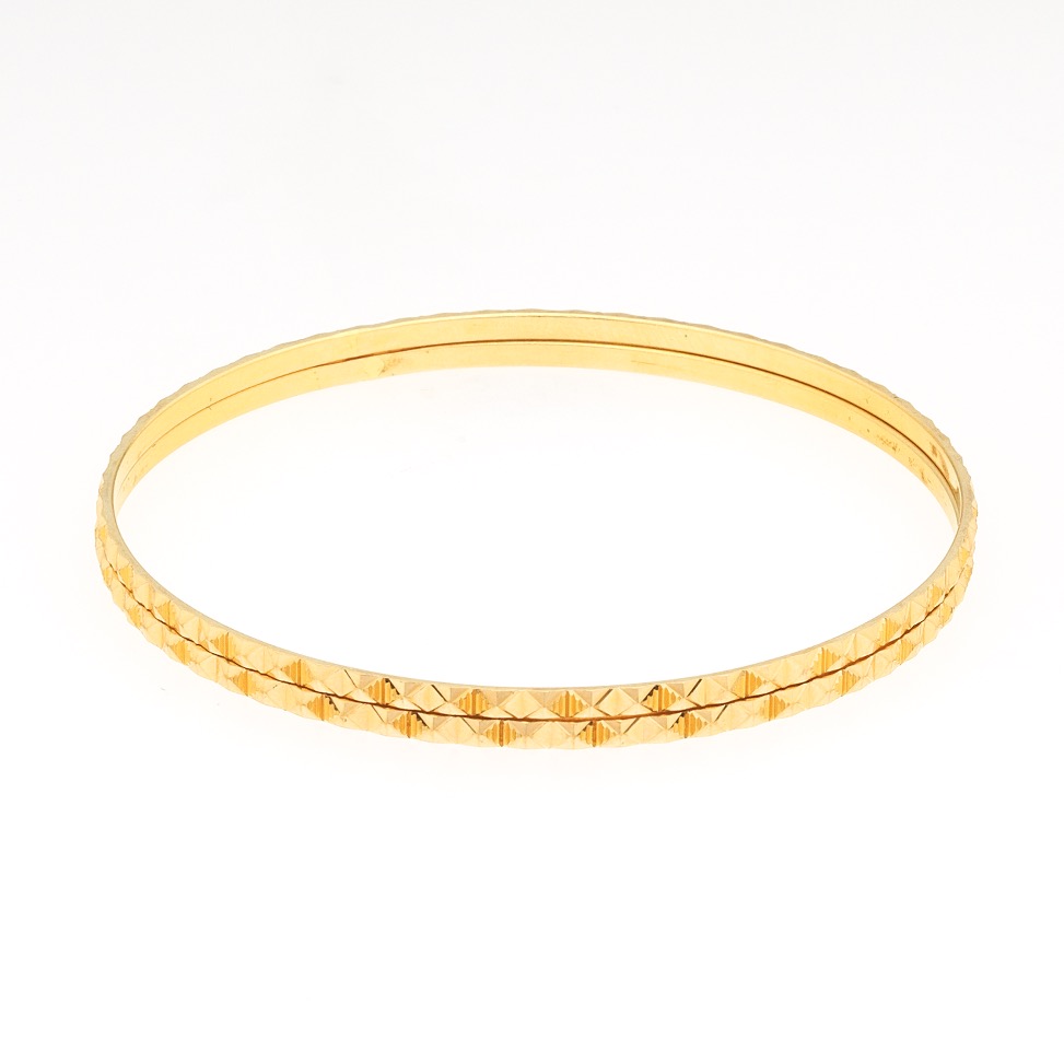 High Carat Gold Pair of Diamond Design Bangles - Image 5 of 7