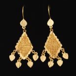 Ladies' High Carat Gold Pair of Chandelier Earrings