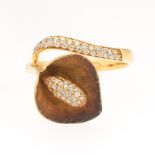 Ladies' Elegant Gold and Diamond Calla Lili Fashion Ring