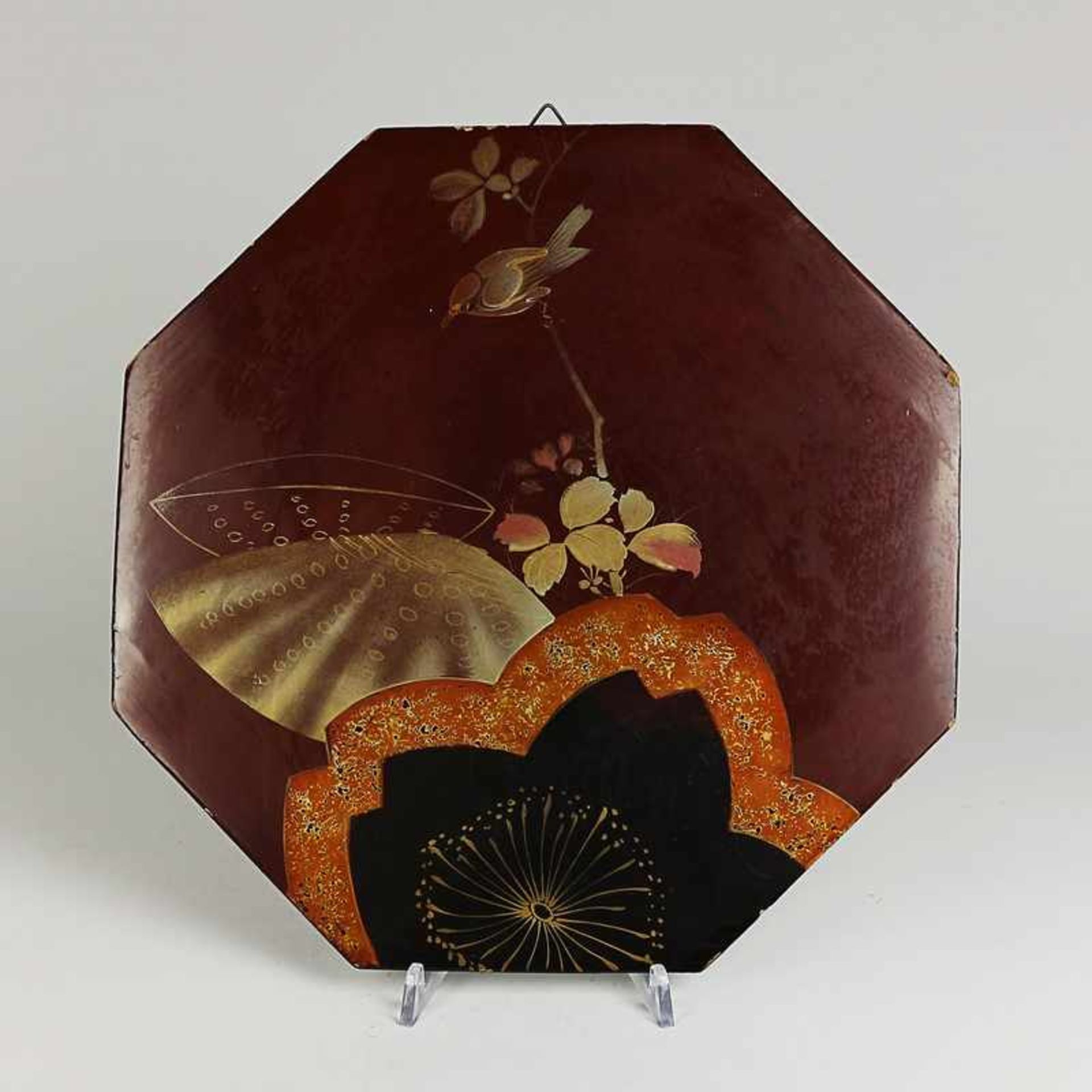 Lackmalerei - Japan A. 20.Jh., Meji-Zeit, hexagonale Holztafel, polychrome Malerei, florale