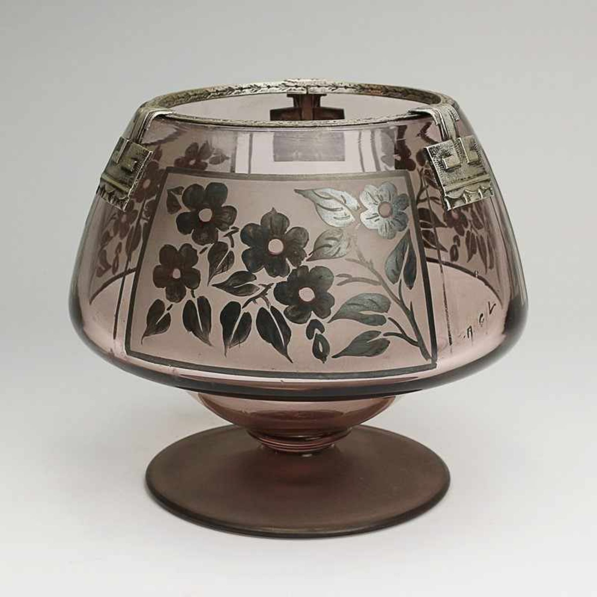 D`Argyl - Fußschale ab 1928, Manufaktur D´Argyl, Frankreich, fliederfarbenes Glas, runder Stand,