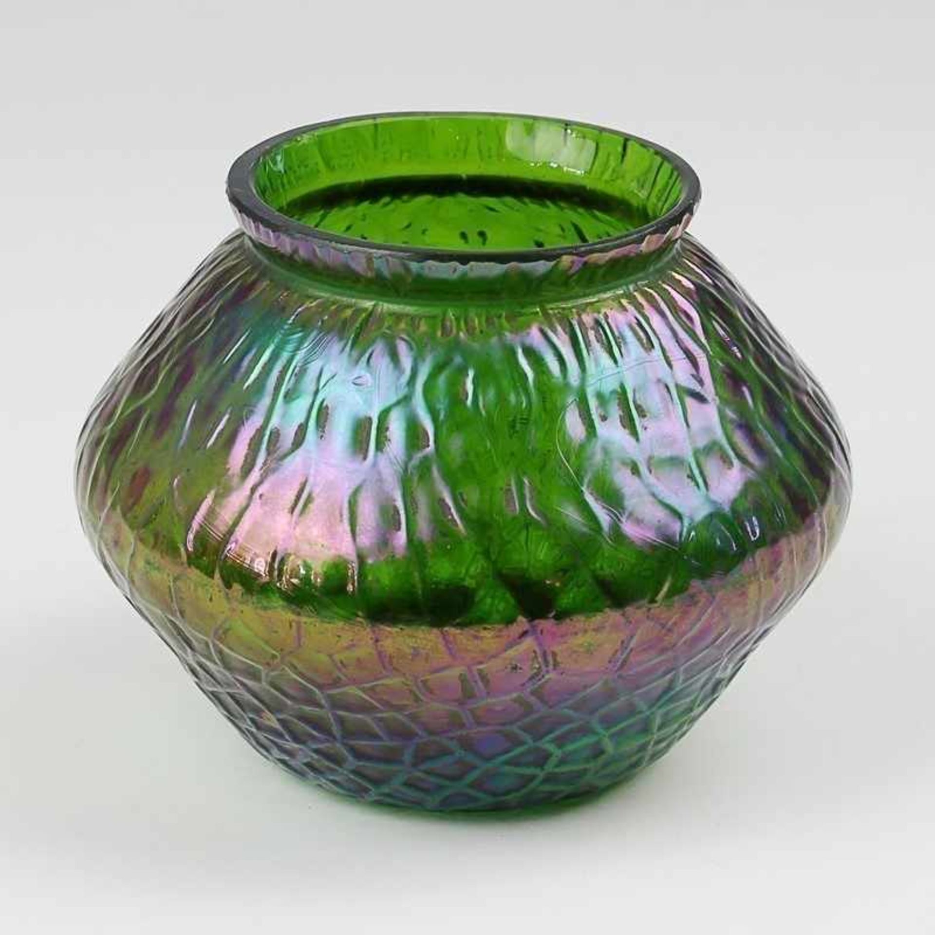 Loetz - Vase um 1910/20, wohl Loetz-Umkreis, grünes Glas, runder Stand, bauchiger Korpus,