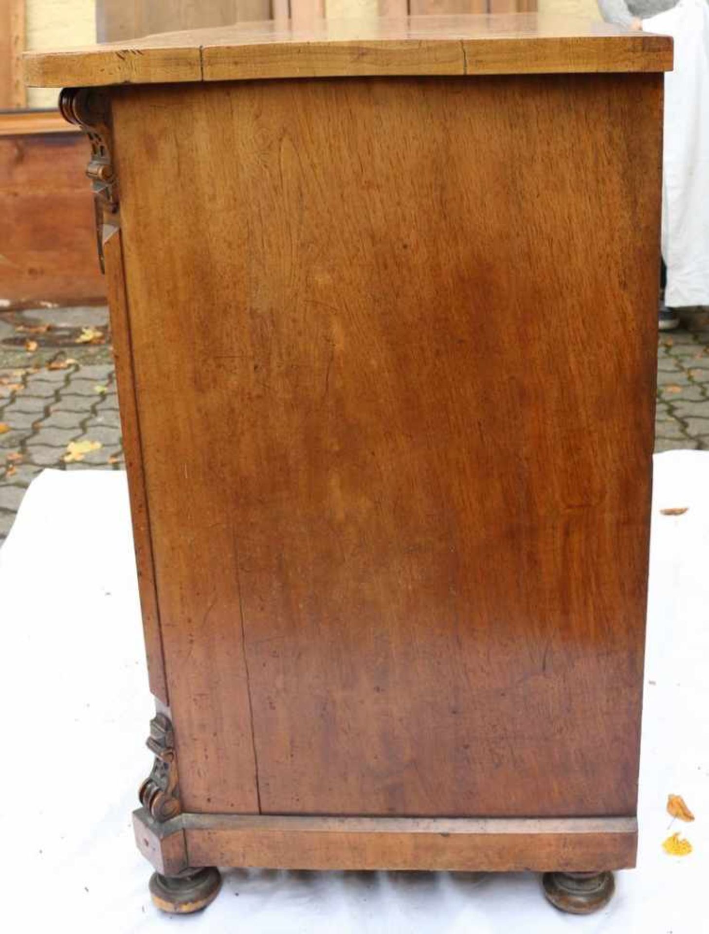 Gründerzeit - Kommode um 1880/90, Nadelholz Esche furniert, gedrückte Kugelfüße, gerader Korpus, - Bild 4 aus 5