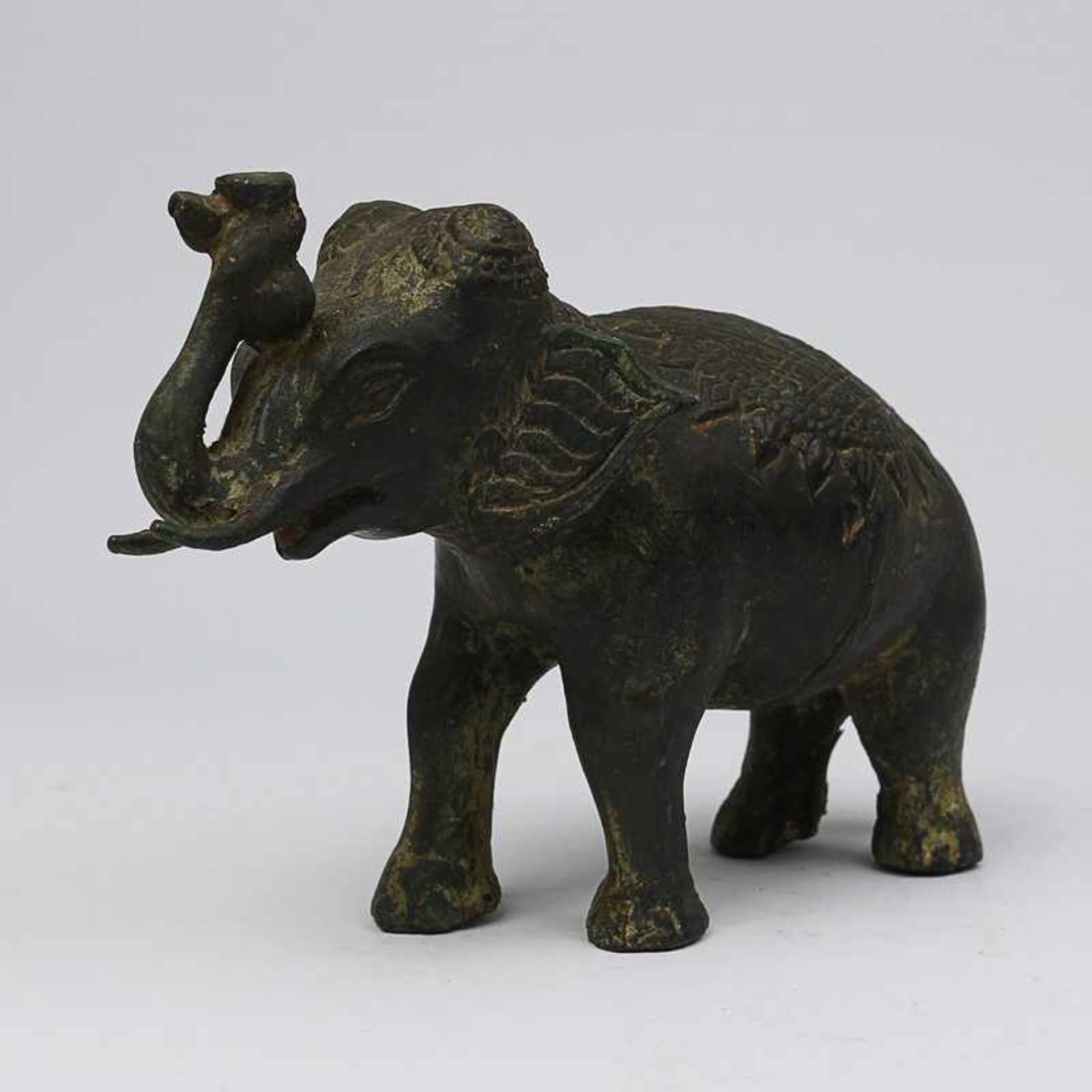 Figur - Indien 20.Jh., Bronze, vollplastische Figur eines Elefanten, m. Schmuck, 1x Bein am Stand