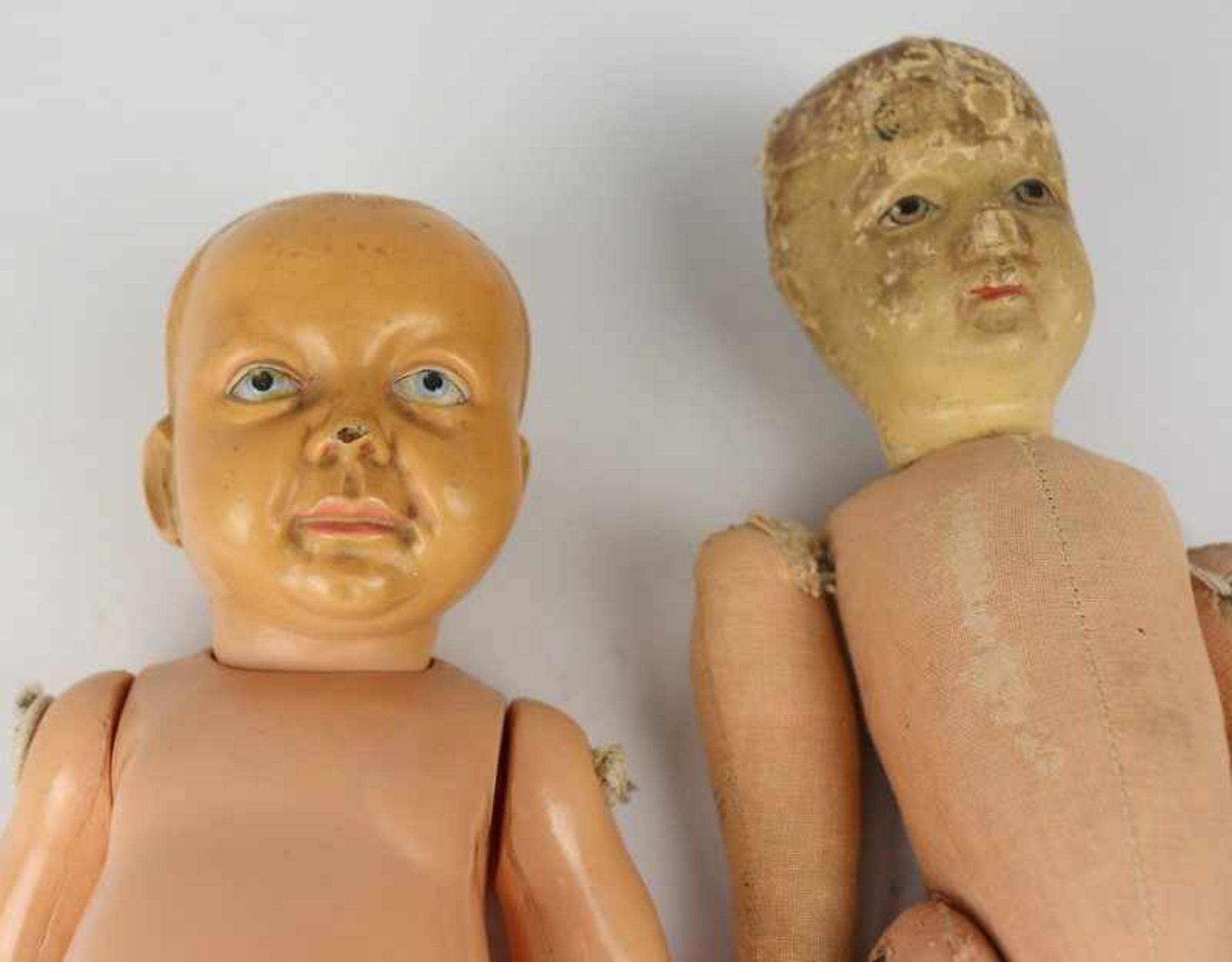 Puppen 2 T.; 1x Baby, Charakterkopf aus Celluloid, Kunststoffkörper; 1x Junge, Stoffkörper, - Bild 3 aus 3