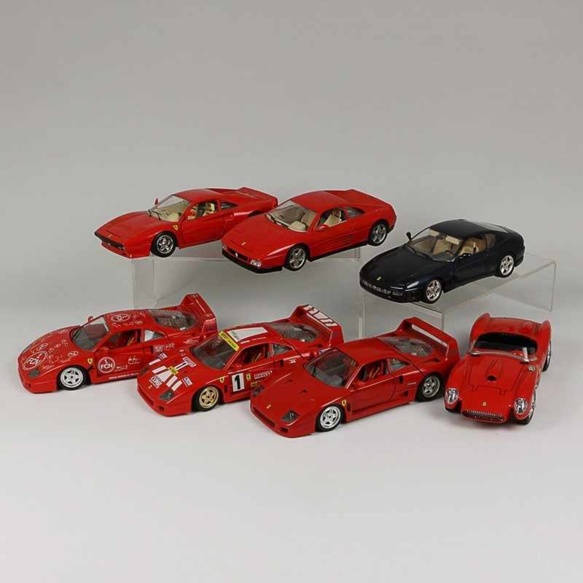 Burago- Modellautos 7 x Ferrari 1:18, versch. Modelle, 1x 1. FC Nürnberg Edition, unbesp.