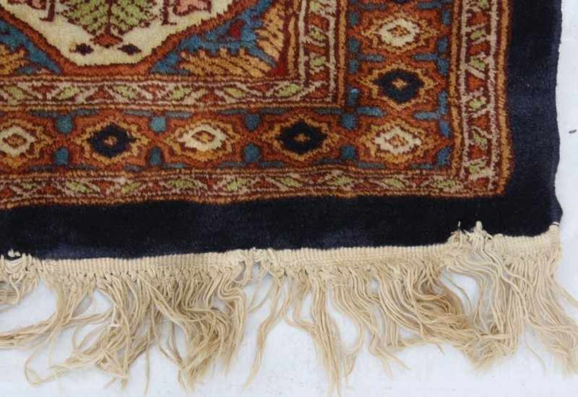 Orientteppich Türkei, Baumwolle/Wolle, handgeknüpft, schöner Lüster, kurzer Flor, dunkelblaues Feld, - Bild 2 aus 5
