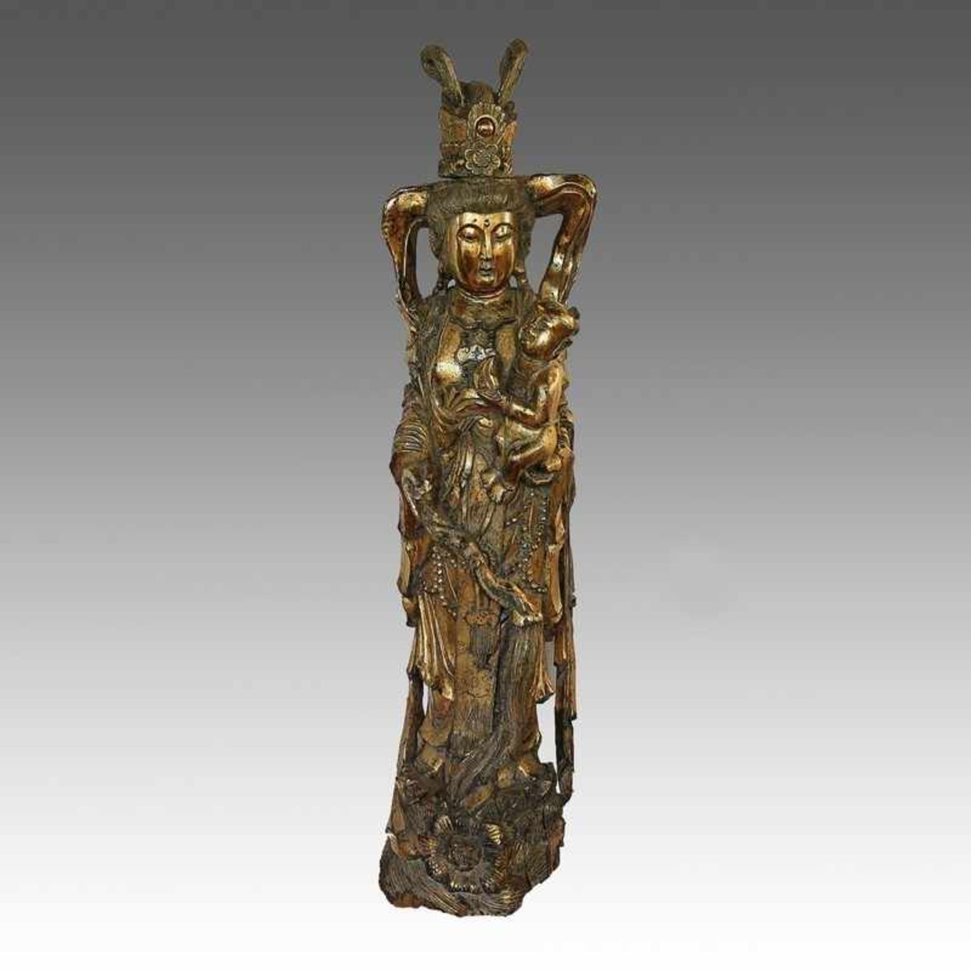 Große Holzfigur - China um 1900, Rosenholz, goldstaff., 2-teilig, vollplastische detailreiche