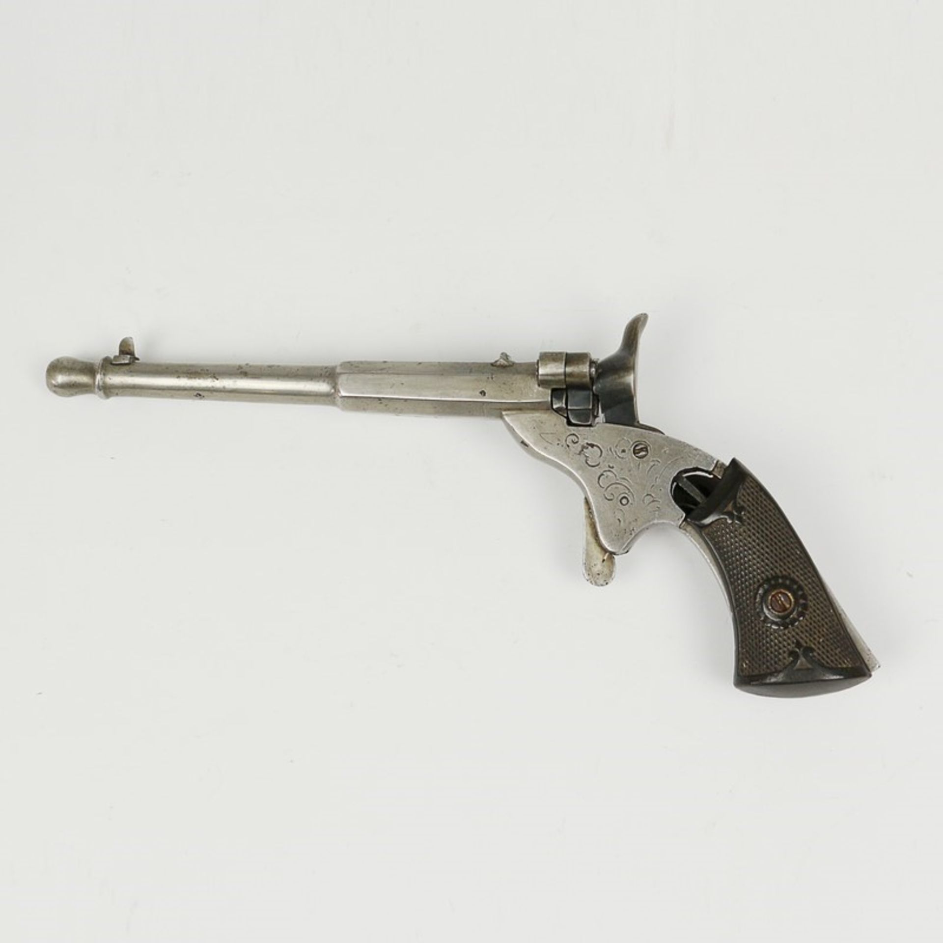 Pistole um 1900, gem. BGU unter 3x Kronen, Kleinkaliber, runder Lauf, partiell grav., stilisierter