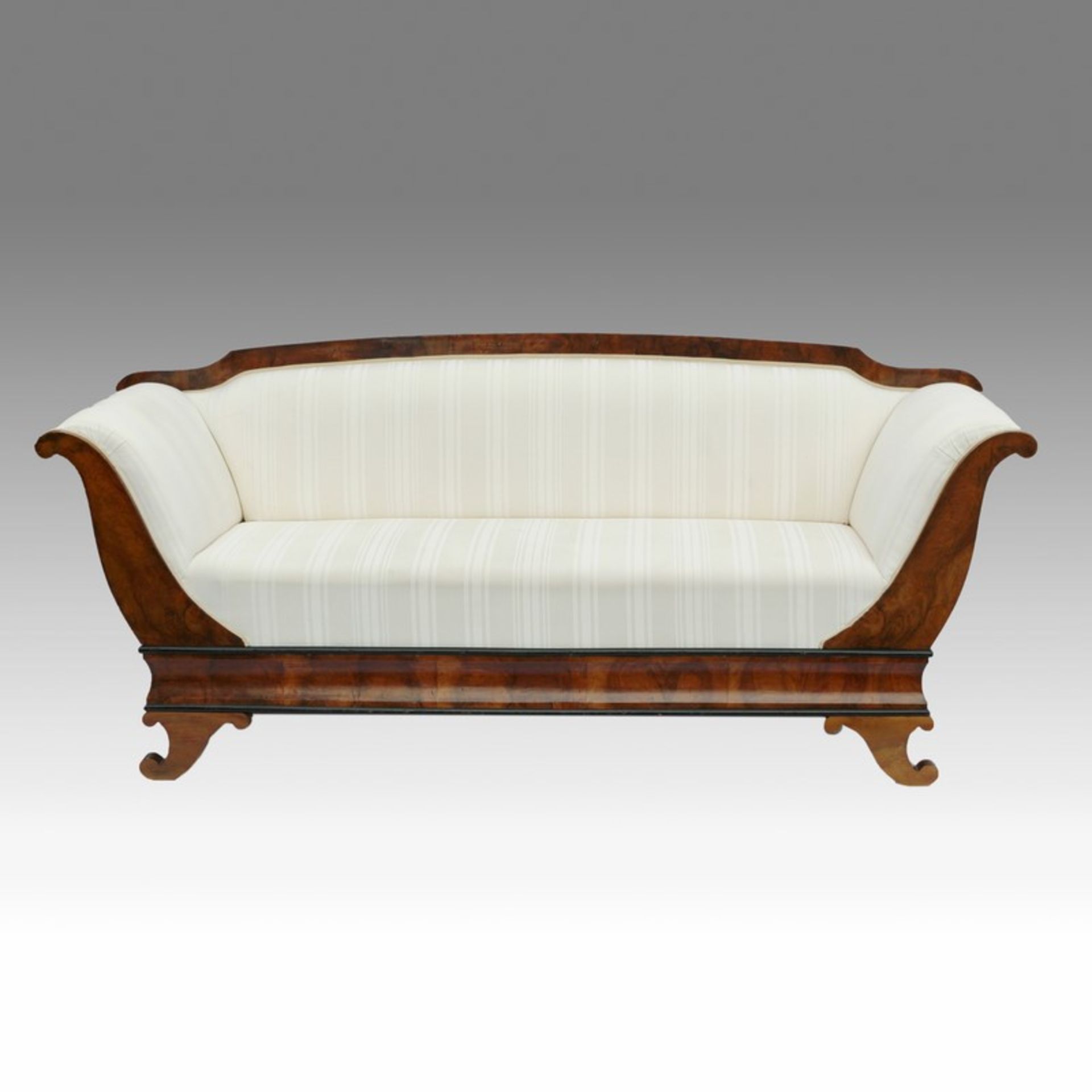 Biedermeier - Sofa um 1825/30, süddeutsch, Nussbaum/Nussmaser furniert, gebogte Volutenfüße, - Bild 2 aus 7