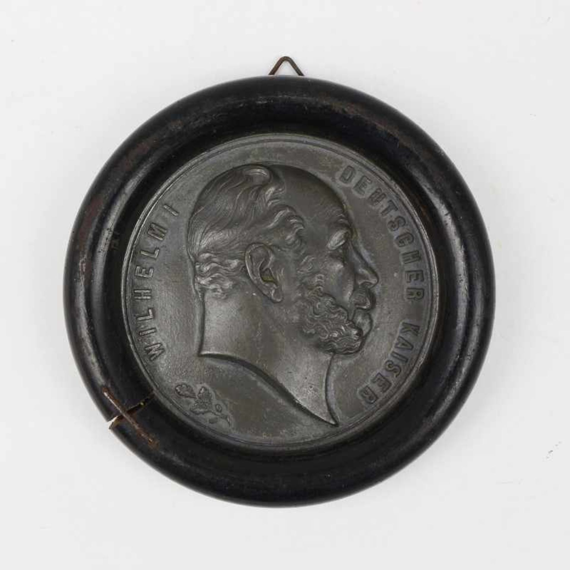 Medaille - Wilhelm I. Metall, bez. "Deutscher Kaiser Wilhelm I", ebonisierter Holzra., Ra. m.