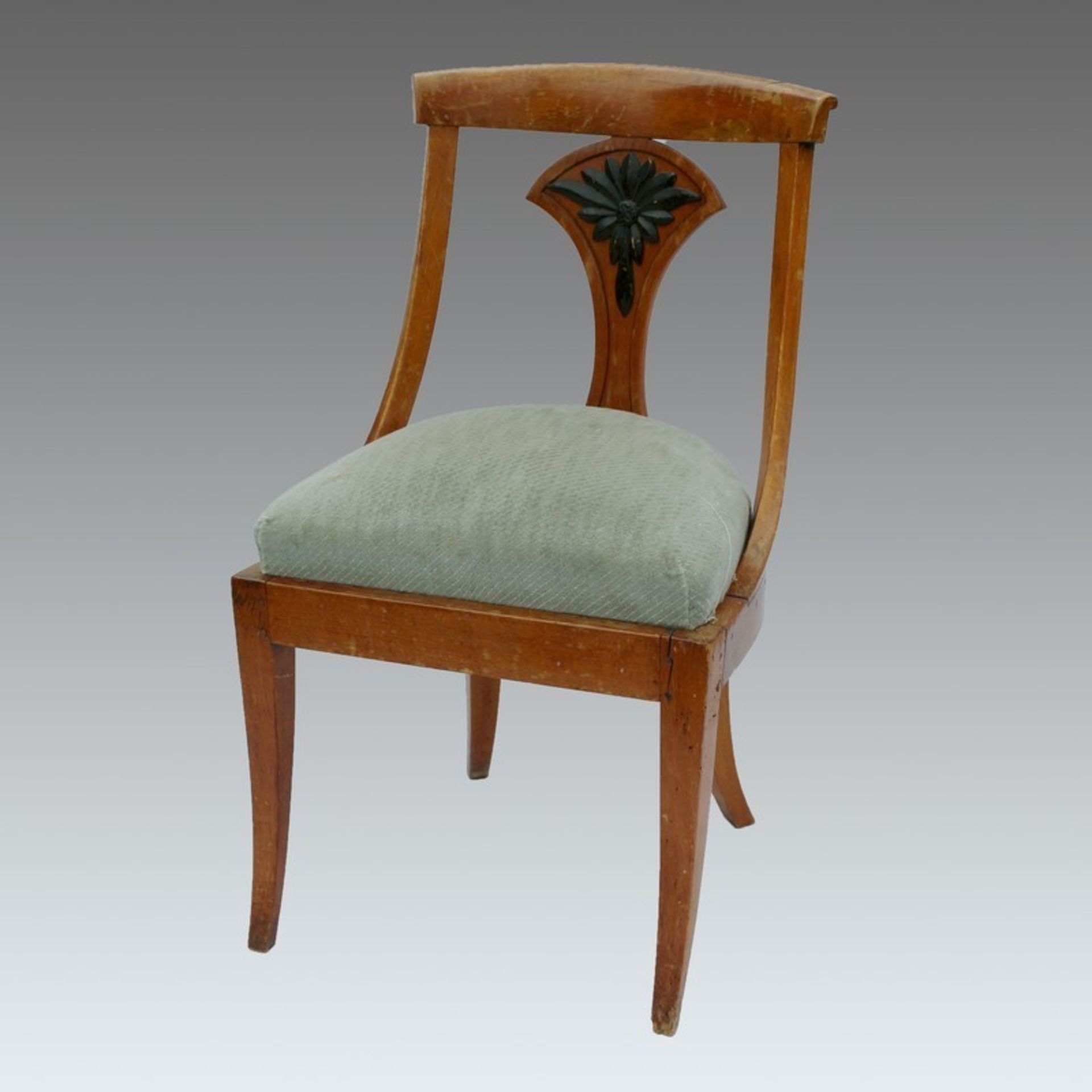 Biedermeier - Stuhl um 1820, süddeutsch, Kirschbaum, gebogte Vierkantbeine, halbkreisförmige