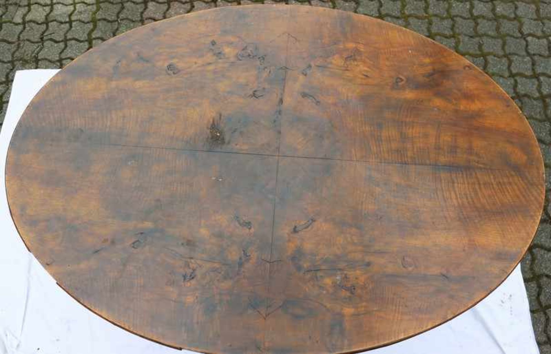 Louis-Phillipe-Salontisch m. 4 Stühlen um 1850/60, Nussbaum/Nussmaser massiv u. furniert, Tisch: - Bild 2 aus 7