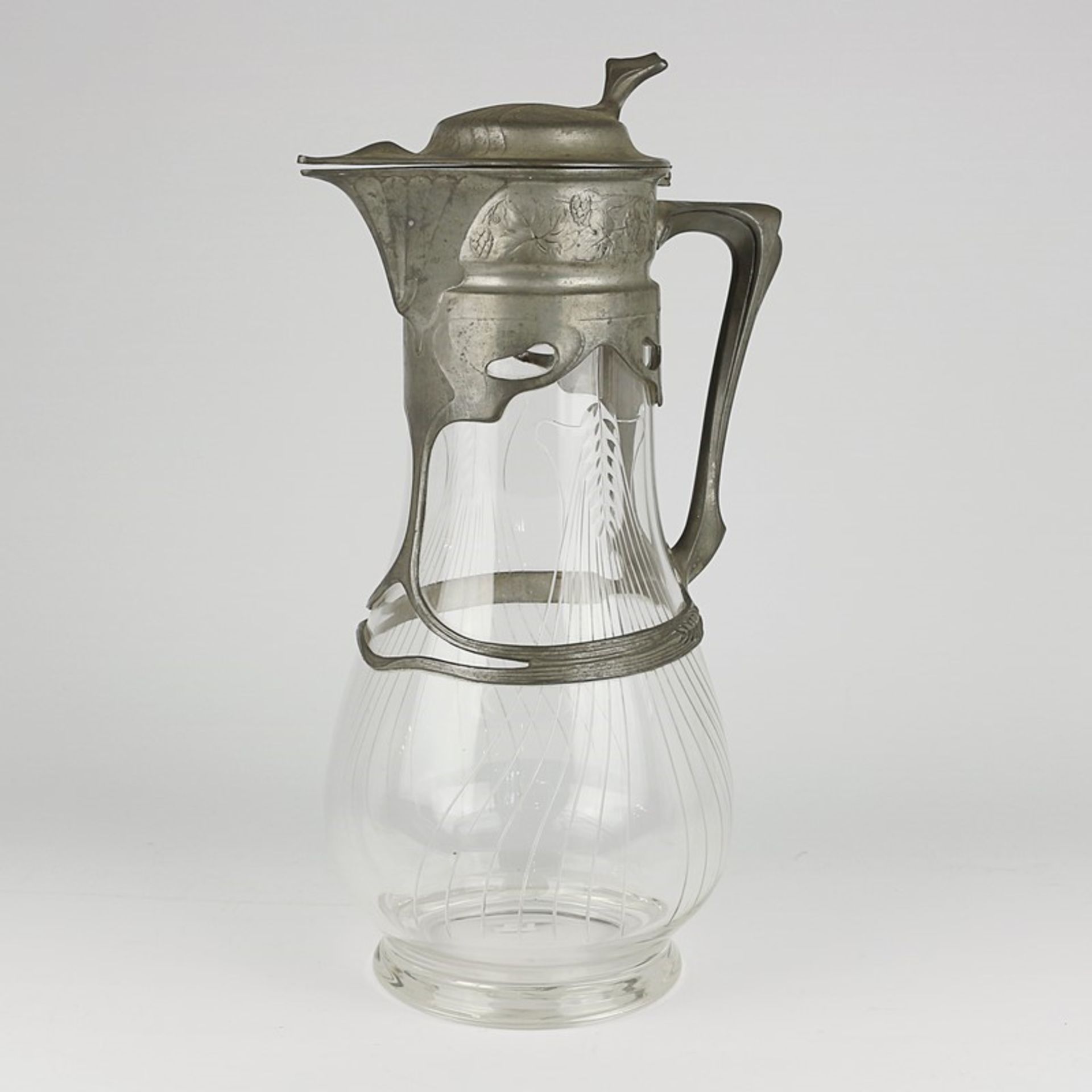 Orivit - Karaffe um 1910, Mod. 2347, farbloser birnenförmiger Glaskorpus, m. Schliffdekor,