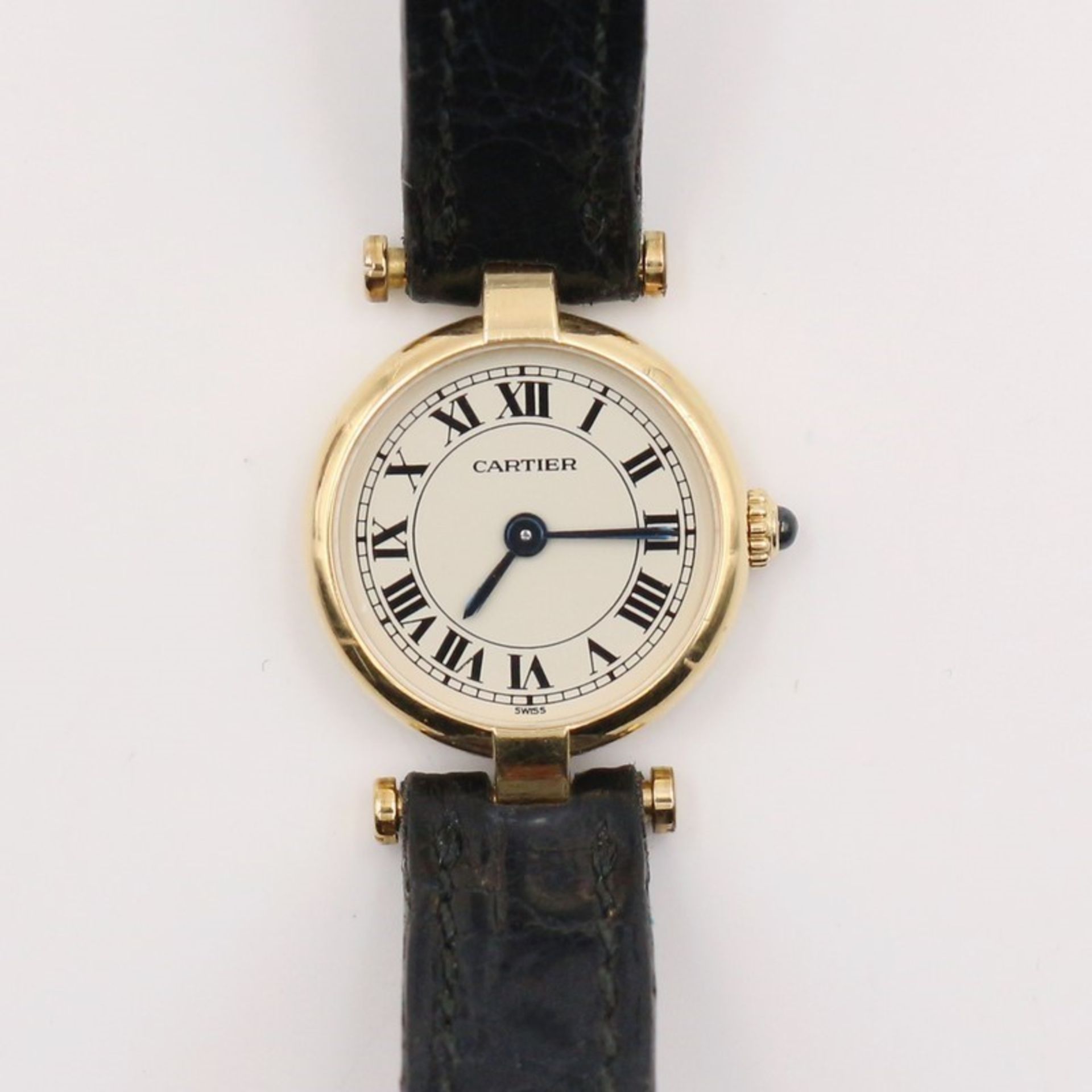 Damenarmbanduhr - Cartier Schweiz, GG 750, rundes Gehäuse, Dca.1,8cm, röm. Ziffern, gebläute Zeiger,