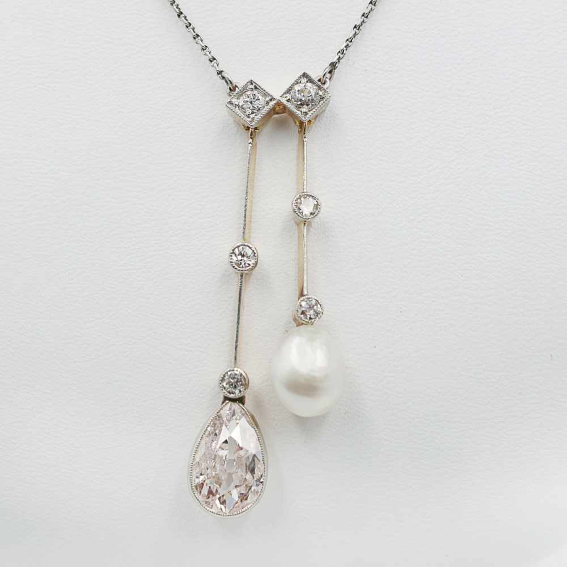 Perle/Diamanten - Collier um 1900, Jugendstil, Pl/GG 585, Mittelteil, GG 585, aus zarten Stegen