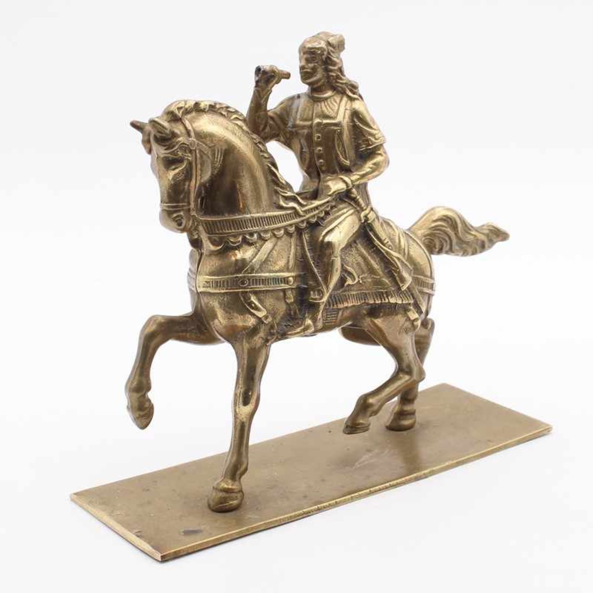 Figur 20.Jh., Messingguß, vollplastische Figur, Ritter zu Pferd, im mittelalterlichen Gewand,
