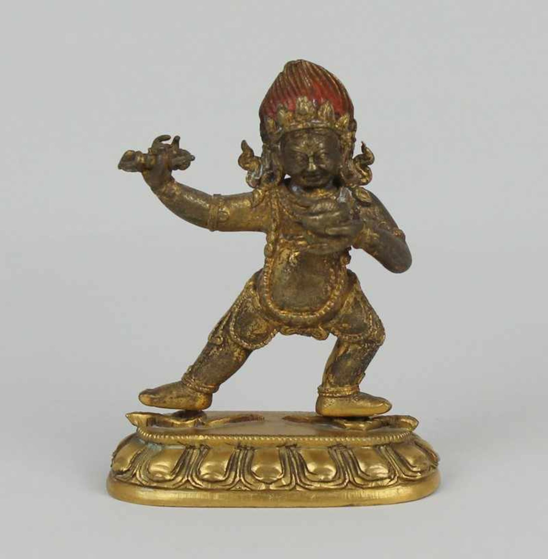 Buddhistische Figur um 1900, Sino-Tibetisch, Bronze, vergold., partiell polychrom gefasst,