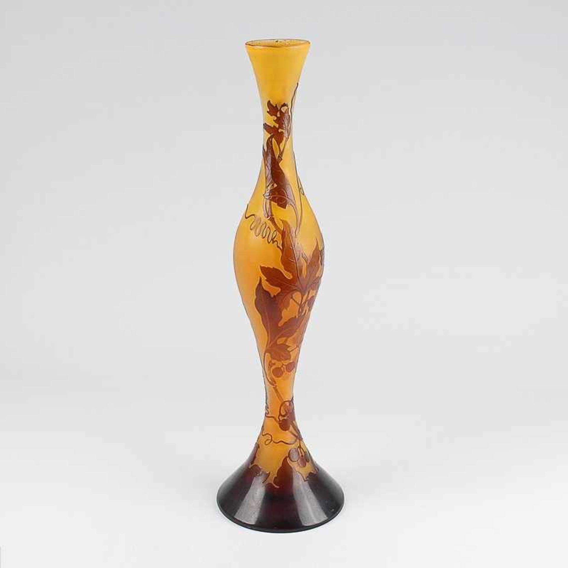Gallé - Vase um 1900, Jugendstil, Emile Gallé, Frankreich, farbloses Glas, gelborange unterfangen,