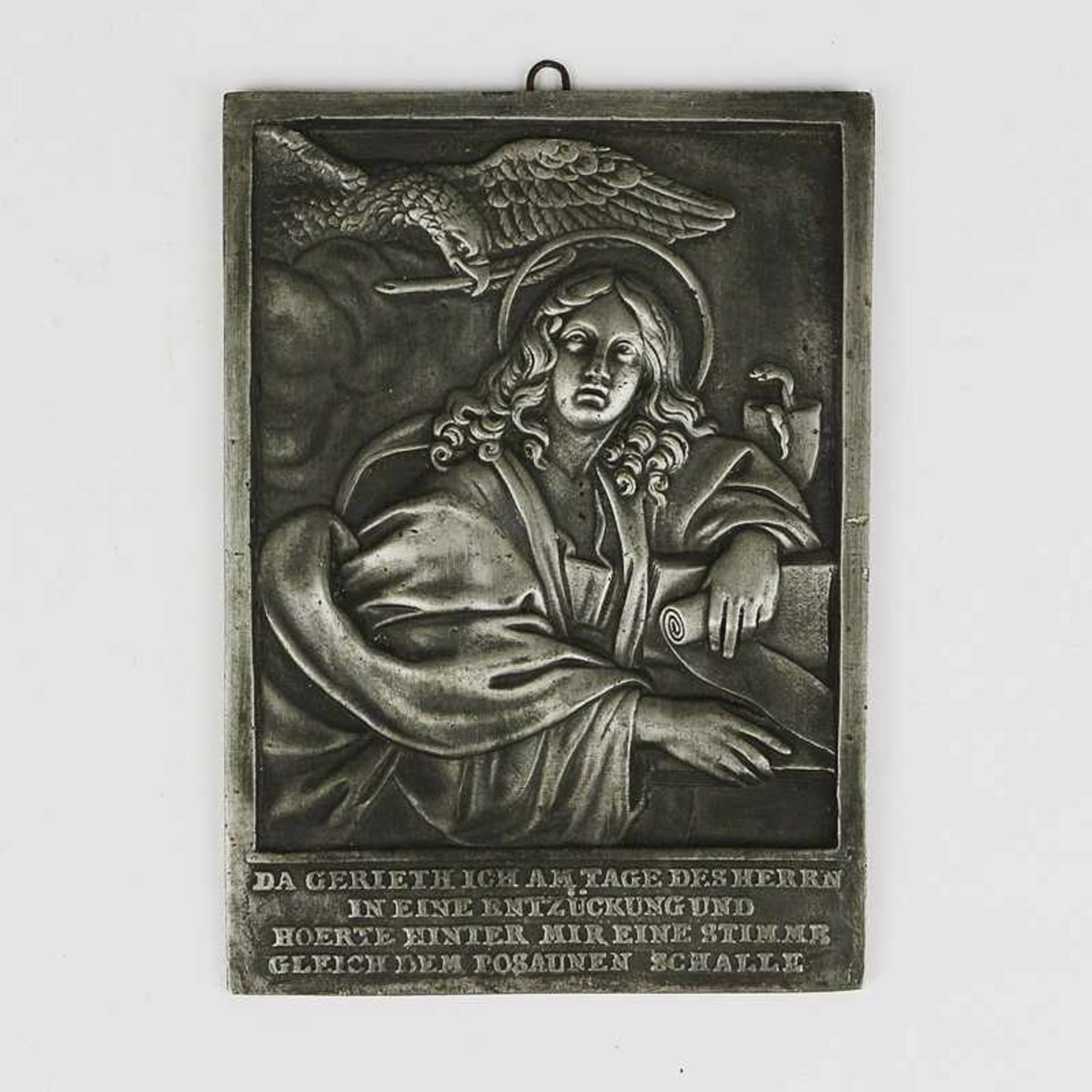 Plakette Zinn, Heilige, Relief mit Spruch: "Da gerieth ich am Tage des Herrn in eine Entzückung...",