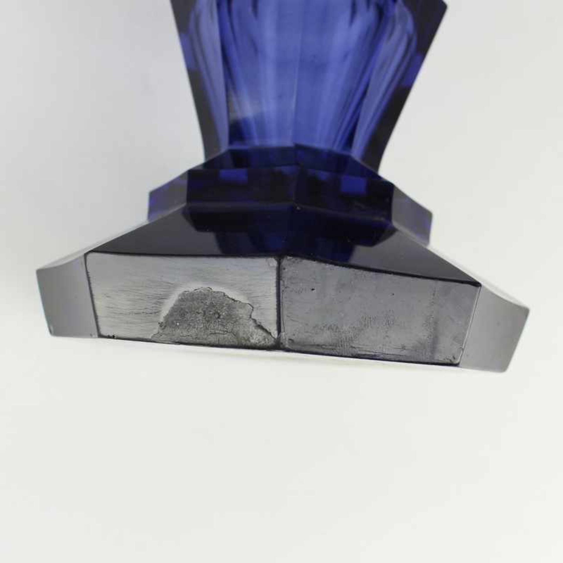 Moser - Vase um 1900, Art déco, wohl Ludwig Moser & Söhne, Karlsbad, blauviolettes dickw. Glas, - Bild 2 aus 3