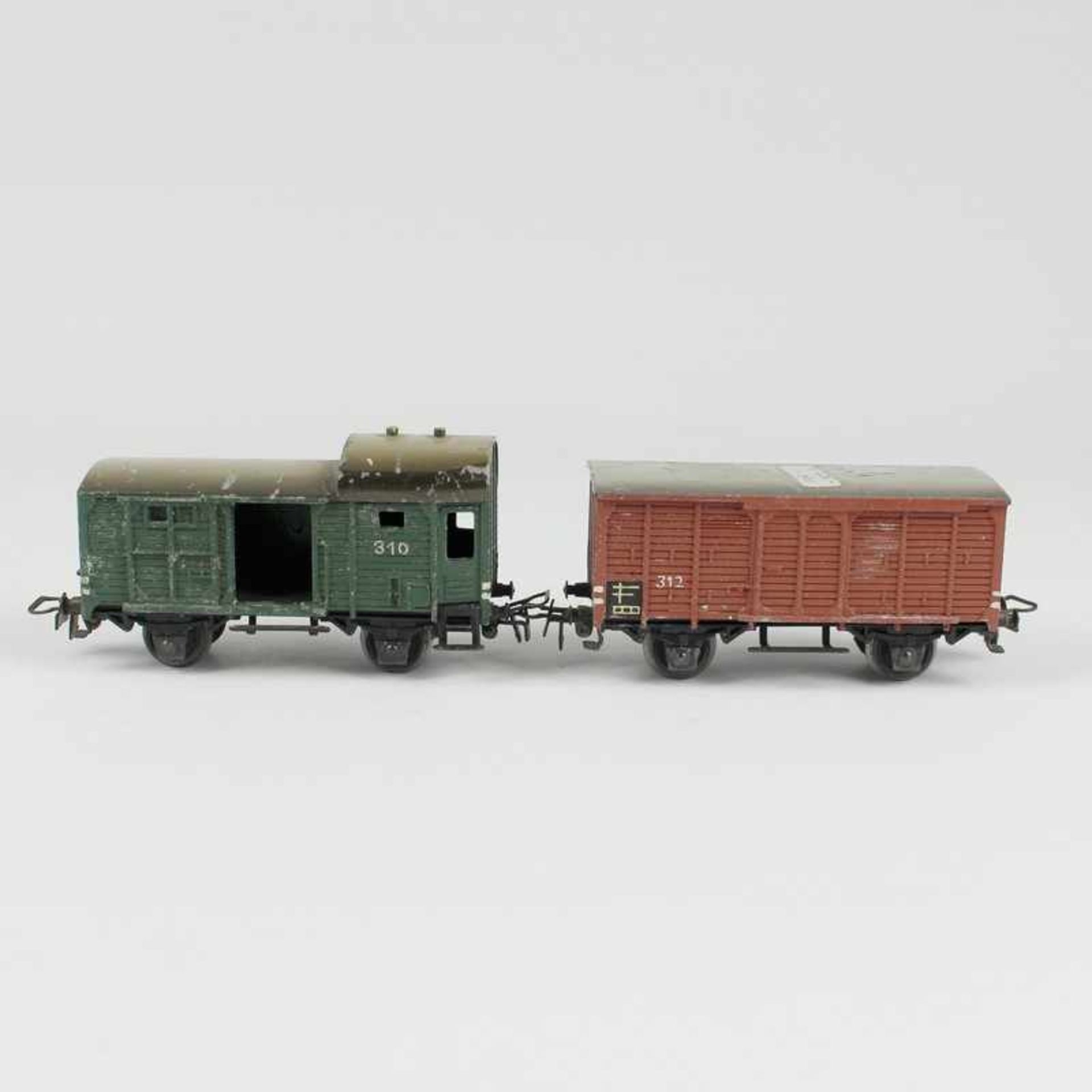 Märklin - Eisenbahn 2 T., H0; 1x gedeckter Güterwagen 312, um 1947/48, H0, braun; 1x