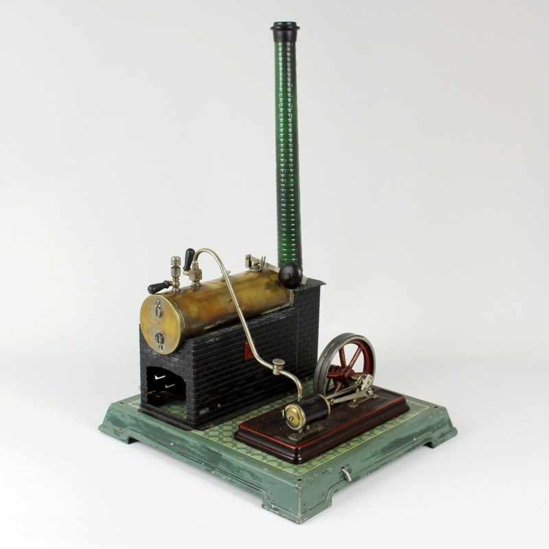 Bing - Dampfmaschine liegender Kessel, gem. BW, um 1930, Maschinensockel u. Schlot mit Mauerprägung,