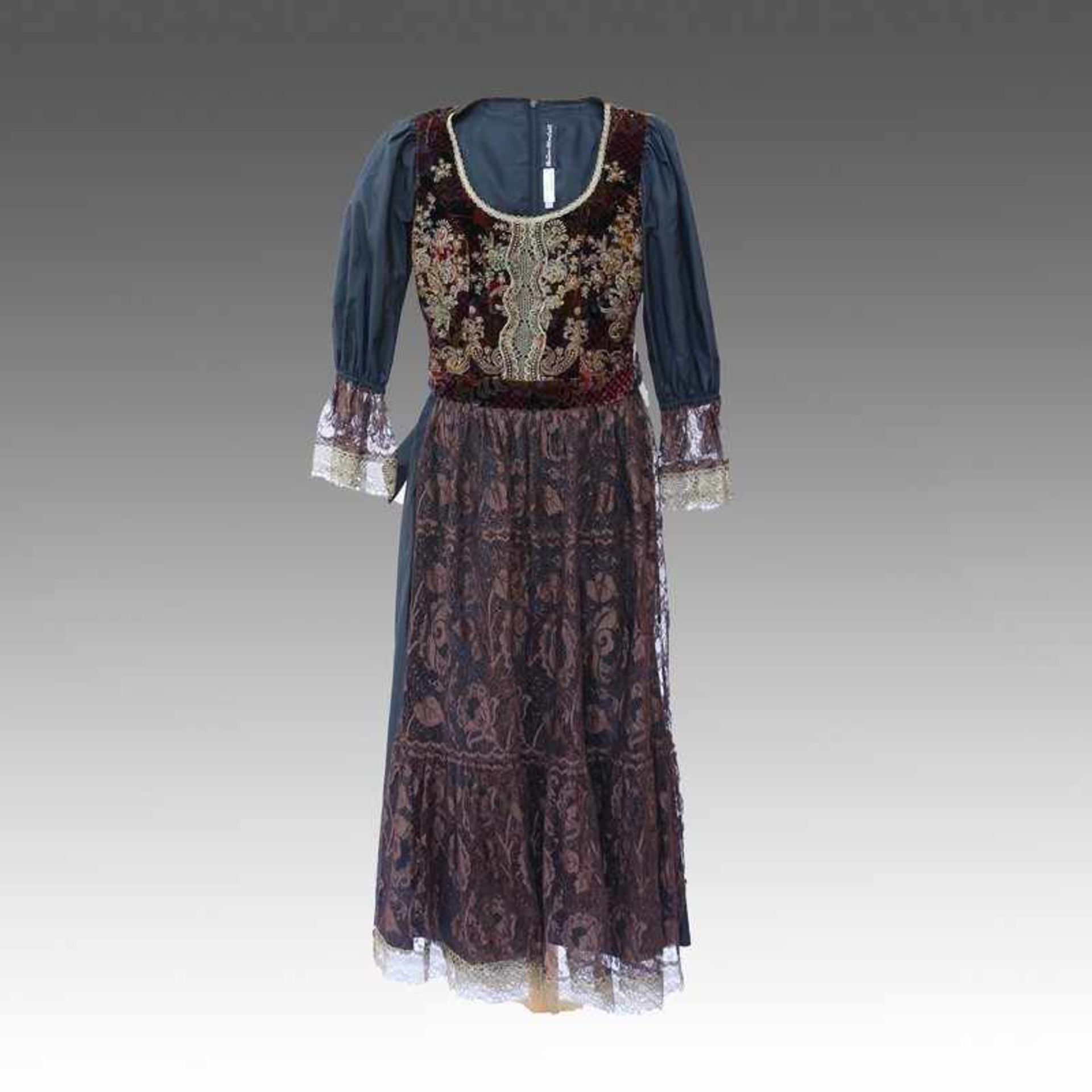 Dirndl Modell Hauser, schwarze Seide, floraler polychromer Samt mit Goldstickerei, Schürze in