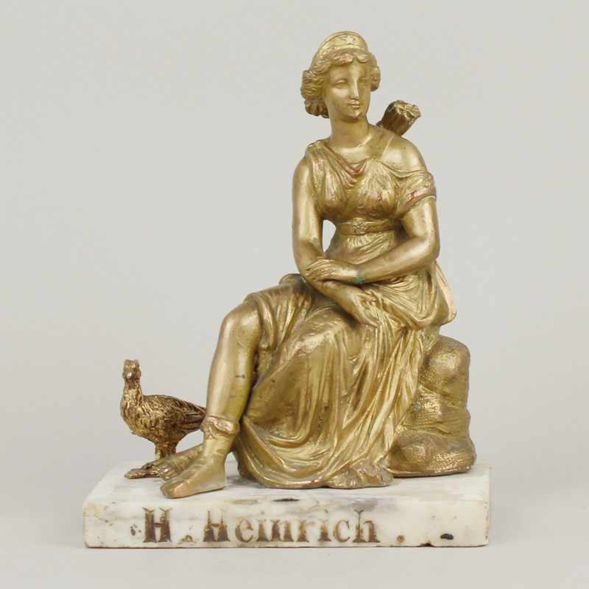 Figur 20.Jh., Metall, goldstaff., am Fels sitzende Göttin Diana mit Fasan, nach antikem Vorbild,