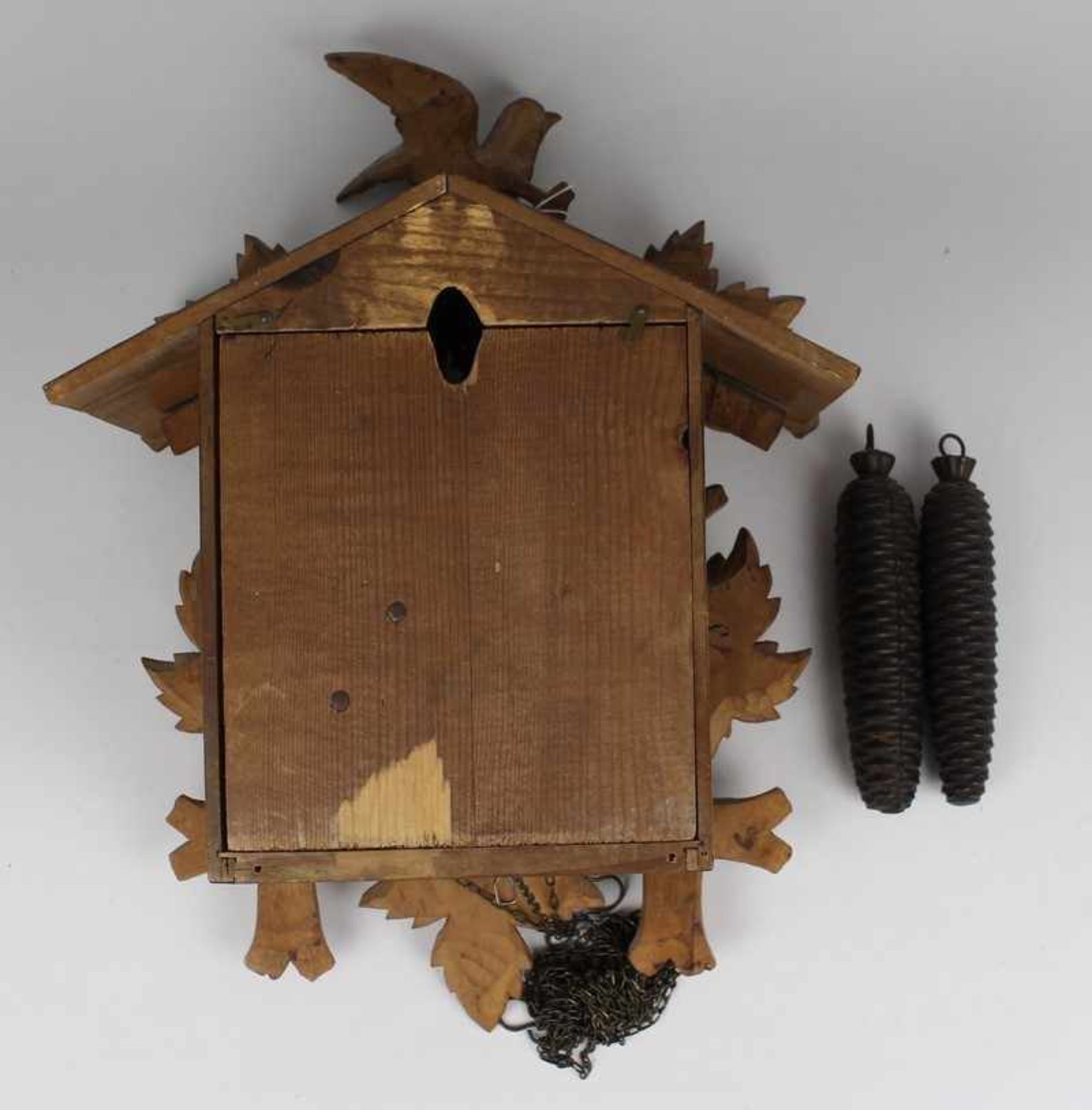 Kuckucksuhr - Schwarzwald20.Jh., Holzkorpus, geschnitzter Dekor, Blätter, Vögel, rundes - Bild 2 aus 2
