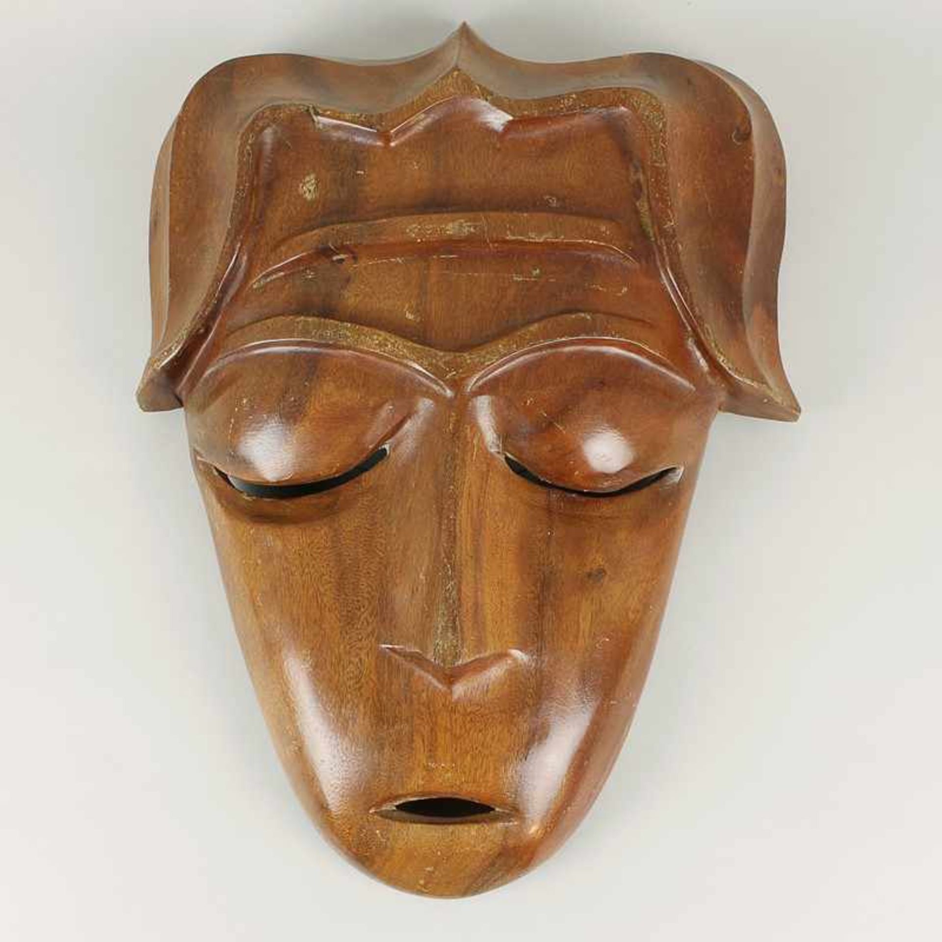 Giebelmaske20.Jh., plastische Holzschnitzerei, lackiert, stilisierter menschlicher Antlitz m. halb