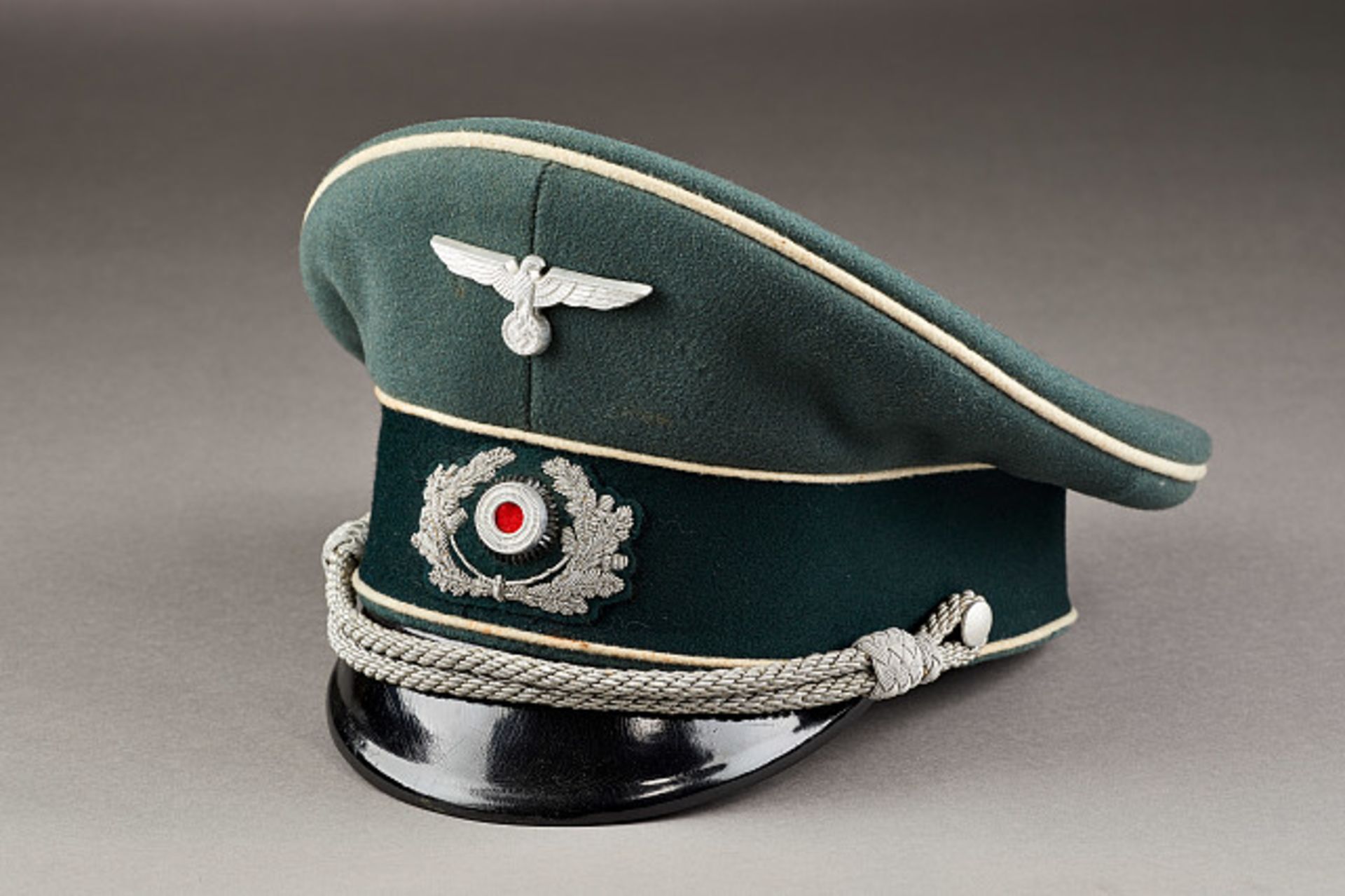 DEUTSCHES REICH 1933 - 1945 - INFANTERIE : Schirmmütze für Offiziere der Infanterie.Elegantes