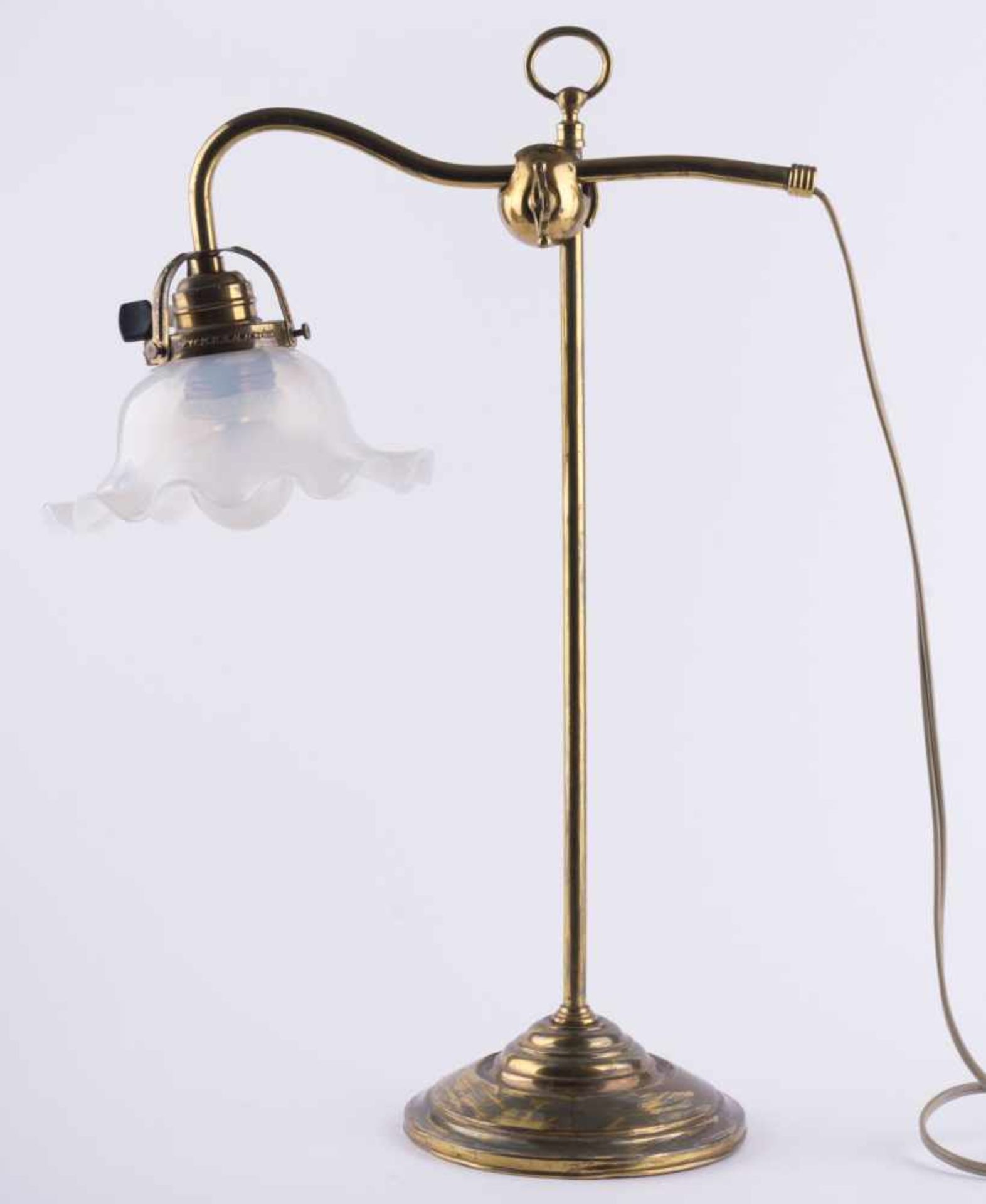 Tischlampe Anfang 20. Jhd. / table lamp, early 20th century Messing, H: ca. 47 cm brass, height: ca. - Bild 2 aus 7