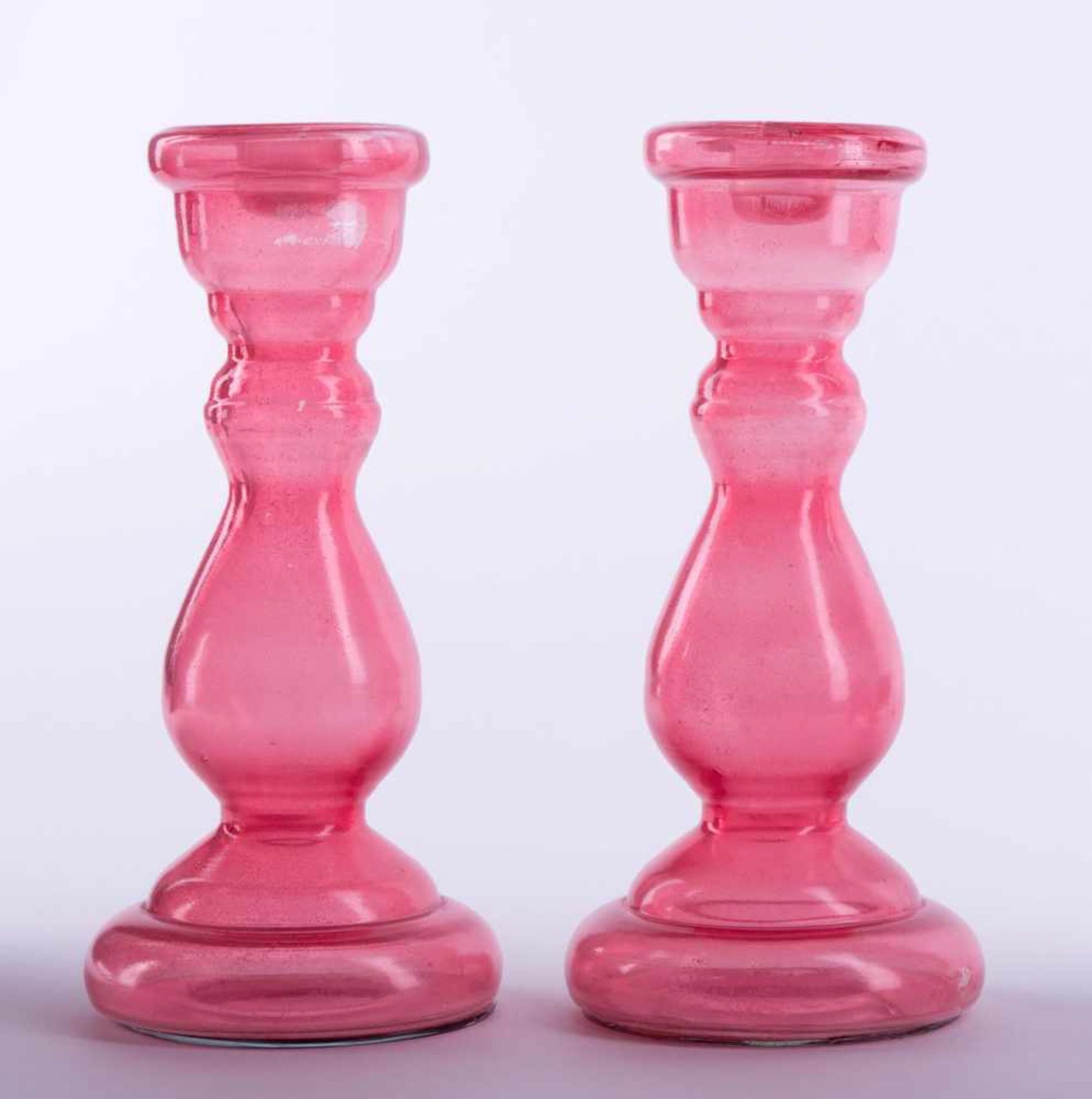 Paar Biedermeier Kerzenständer / A pair of Candlesticks, Biedermeier period rosa gefärbtes Glas,