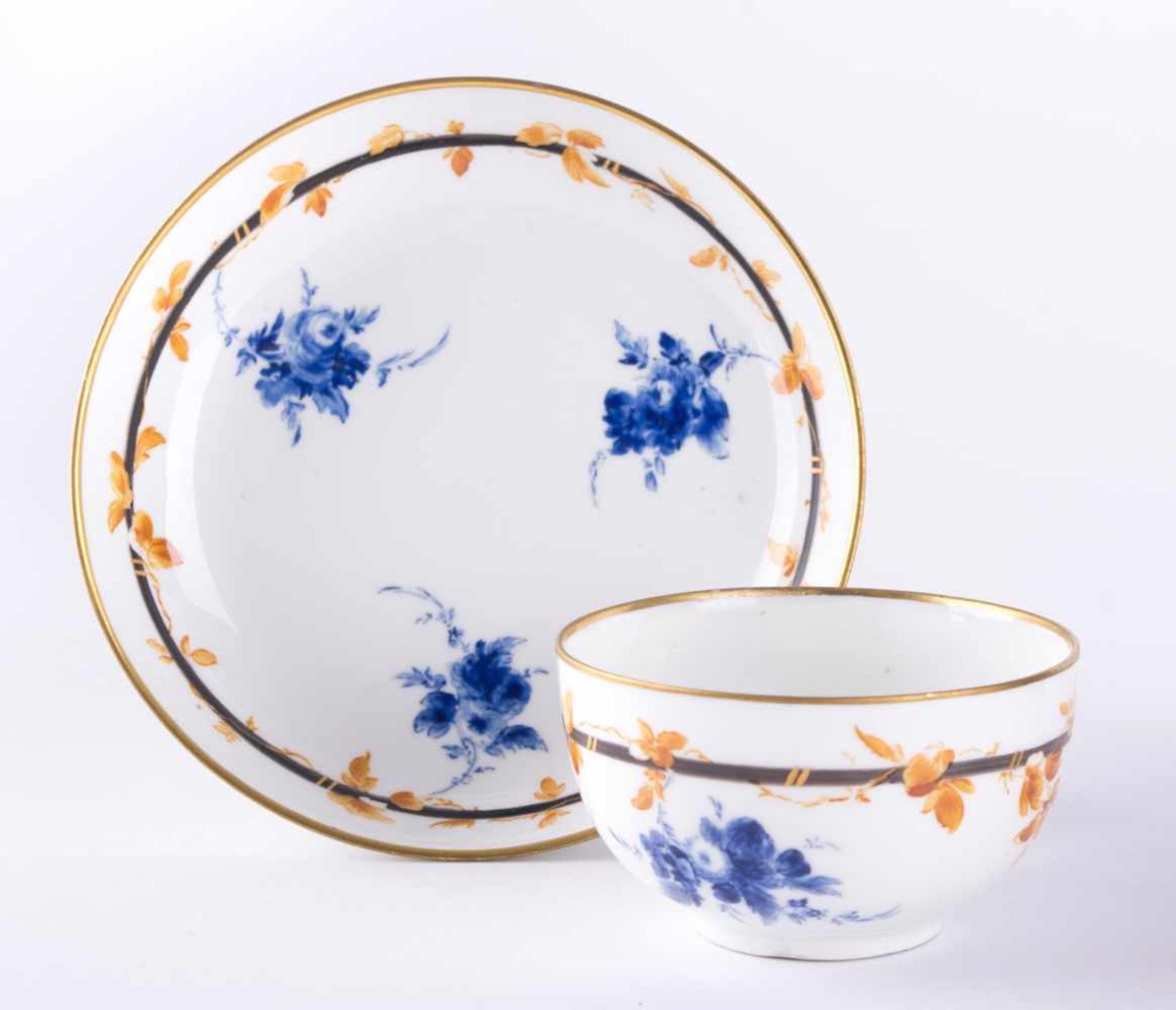 Tasse Meissen um 1751 / Cup, Meissen about 1751 farbig und goldstaffiert, in blau deutsche Blumen