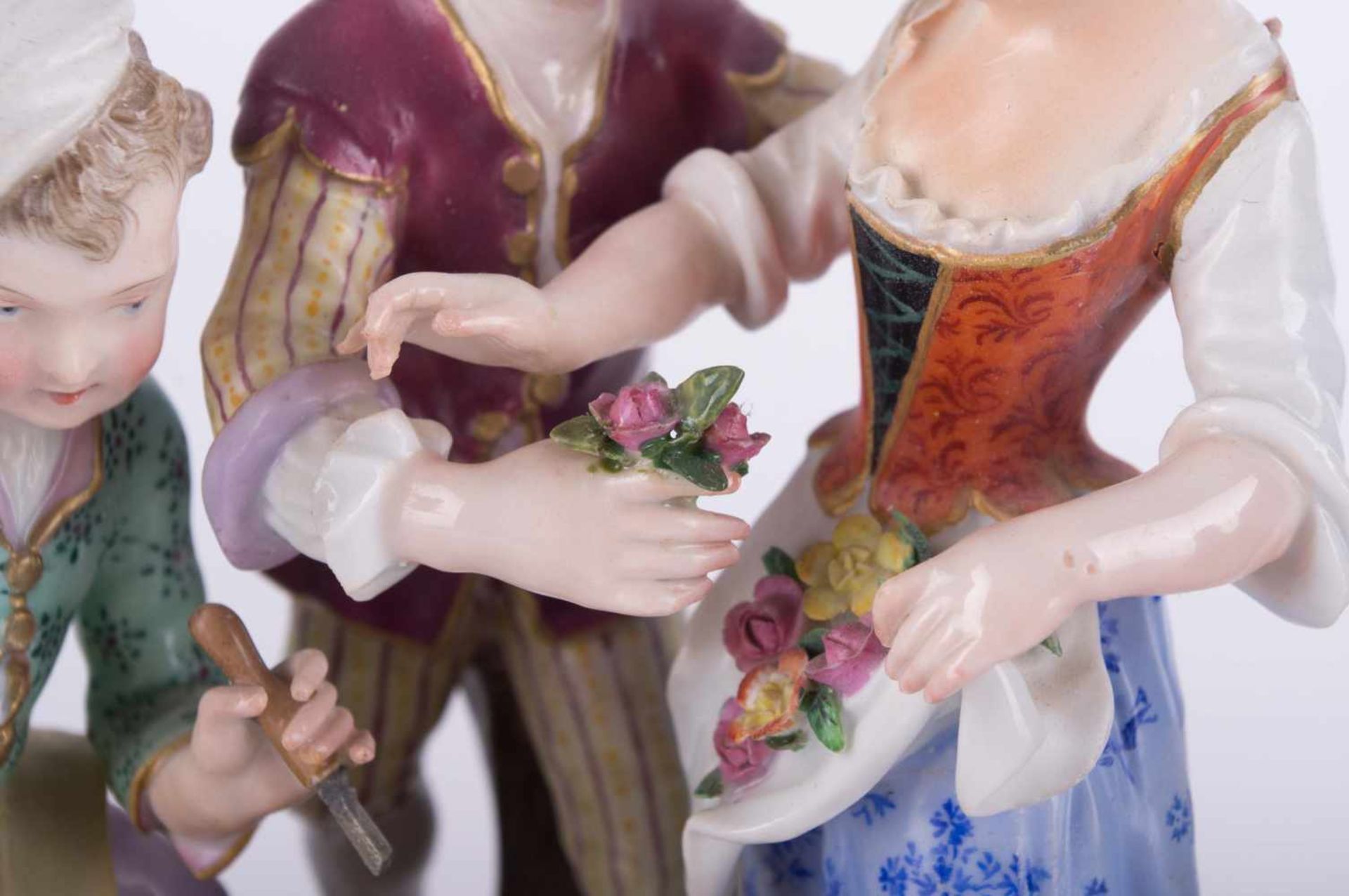 Figur Meissen vor 1840 / figure, Meissen before 1840 "beim Kinderschnitzer", farbig und - Bild 5 aus 7