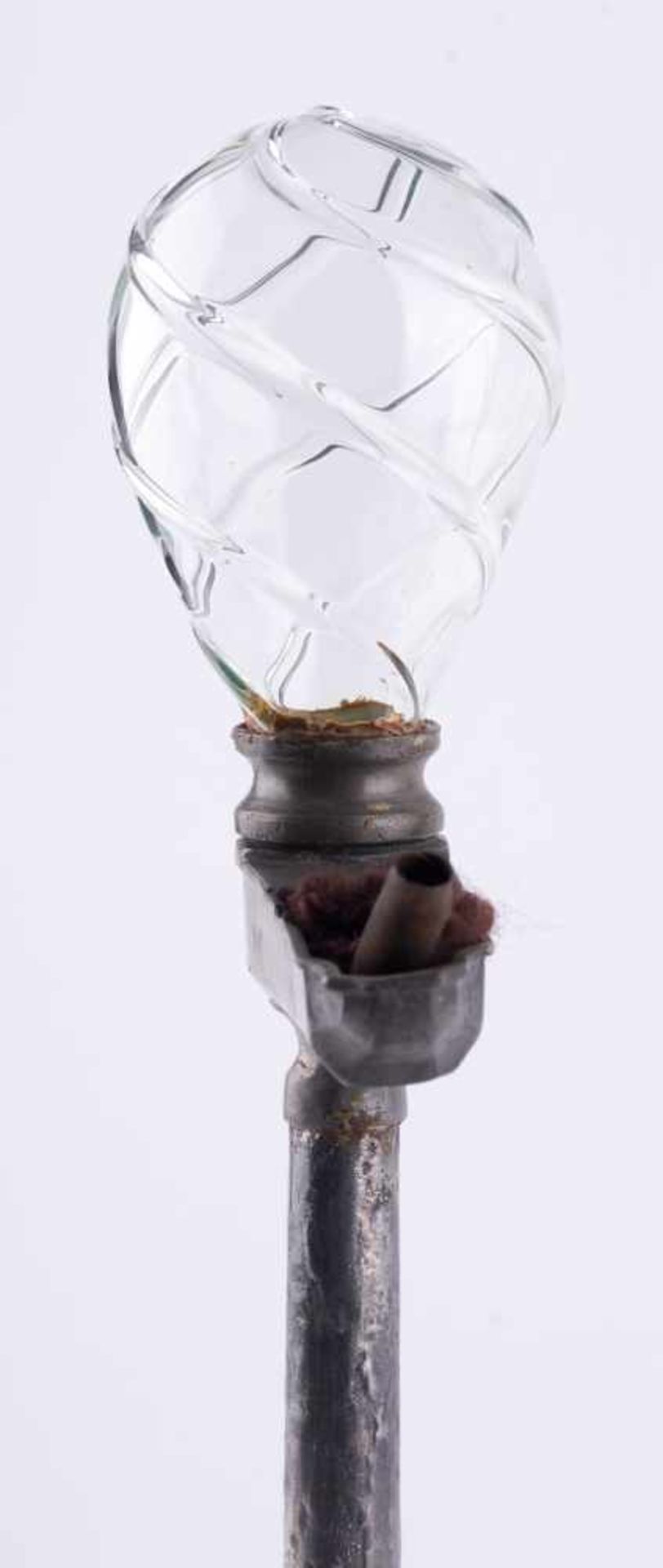 Petroleumleuchter 19. Jhd. / Kerosene candlestick, 19th century Zinn, mit Handhabe zum tragen, H: - Bild 4 aus 4
