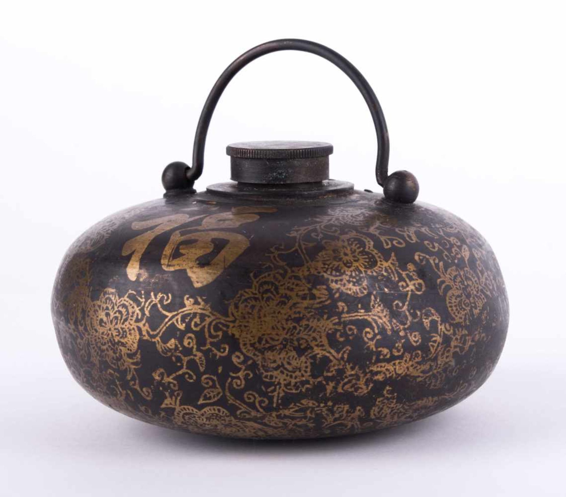 Wärmflasche China 19. Jhd. / Hot-water bottle, China 19thcentury Bronze, goldstaffiert, unterm Stand