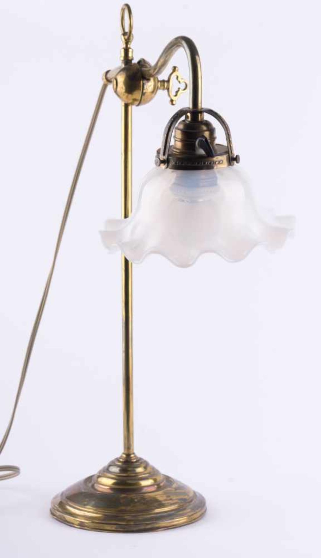 Tischlampe Anfang 20. Jhd. / table lamp, early 20th century Messing, H: ca. 47 cm brass, height: ca.