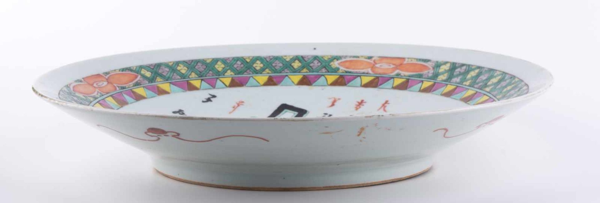 Schale China 18./19. Jhd. / Bowl, China 18th/19th century farbig staffiert, mit Haarrißen, Ø ca. - Bild 4 aus 4