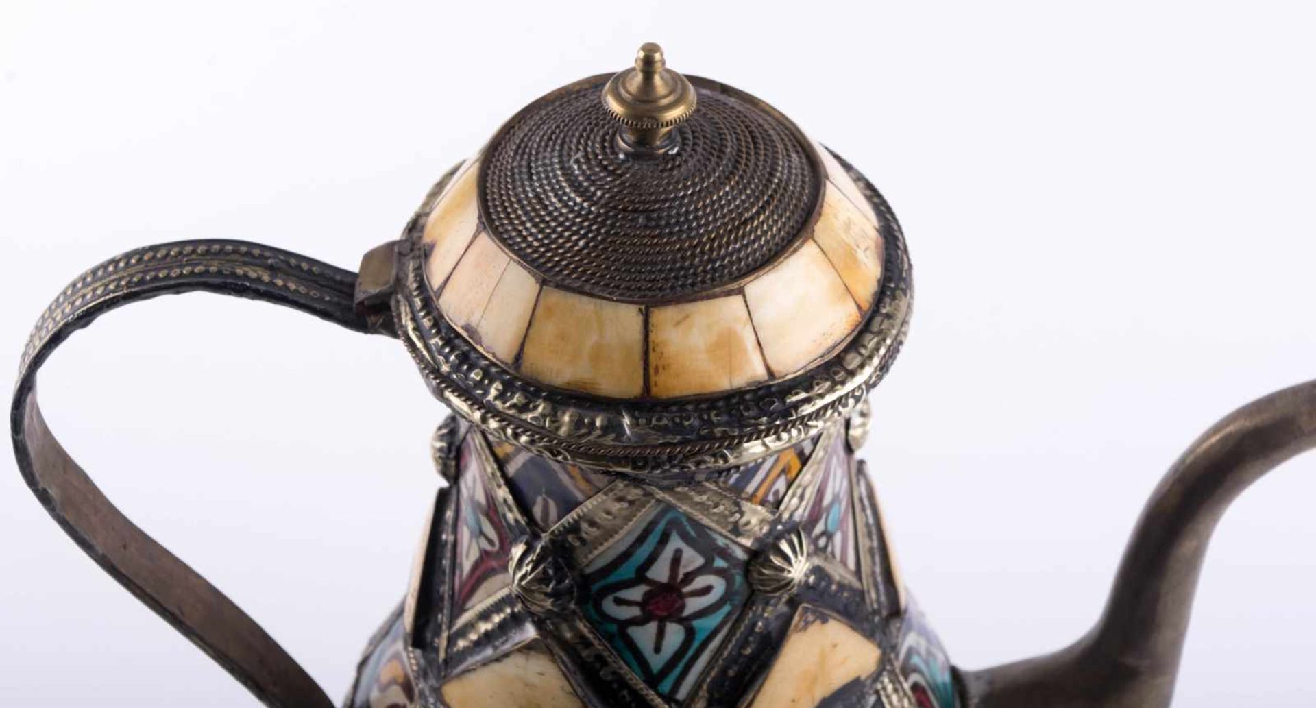 Osmanische Kanne wohl 19. Jhd. / Ottoman jug, probably 19th century Keramik, farbig staffiert, mit - Bild 3 aus 6