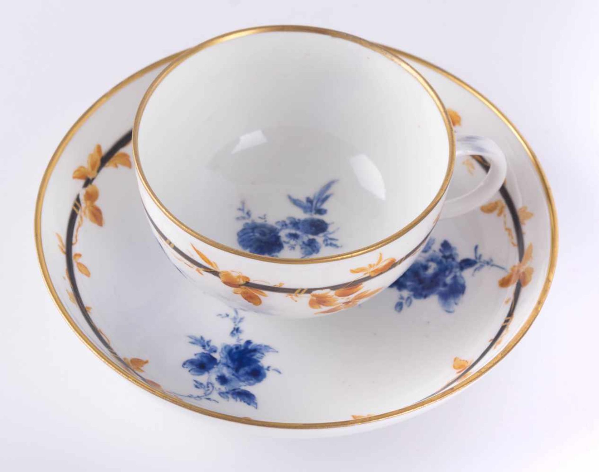 Tasse Meissen um 1751 / Cup, Meissen about 1751 farbig und goldstaffiert, in blau deutsche Blumen - Bild 2 aus 7