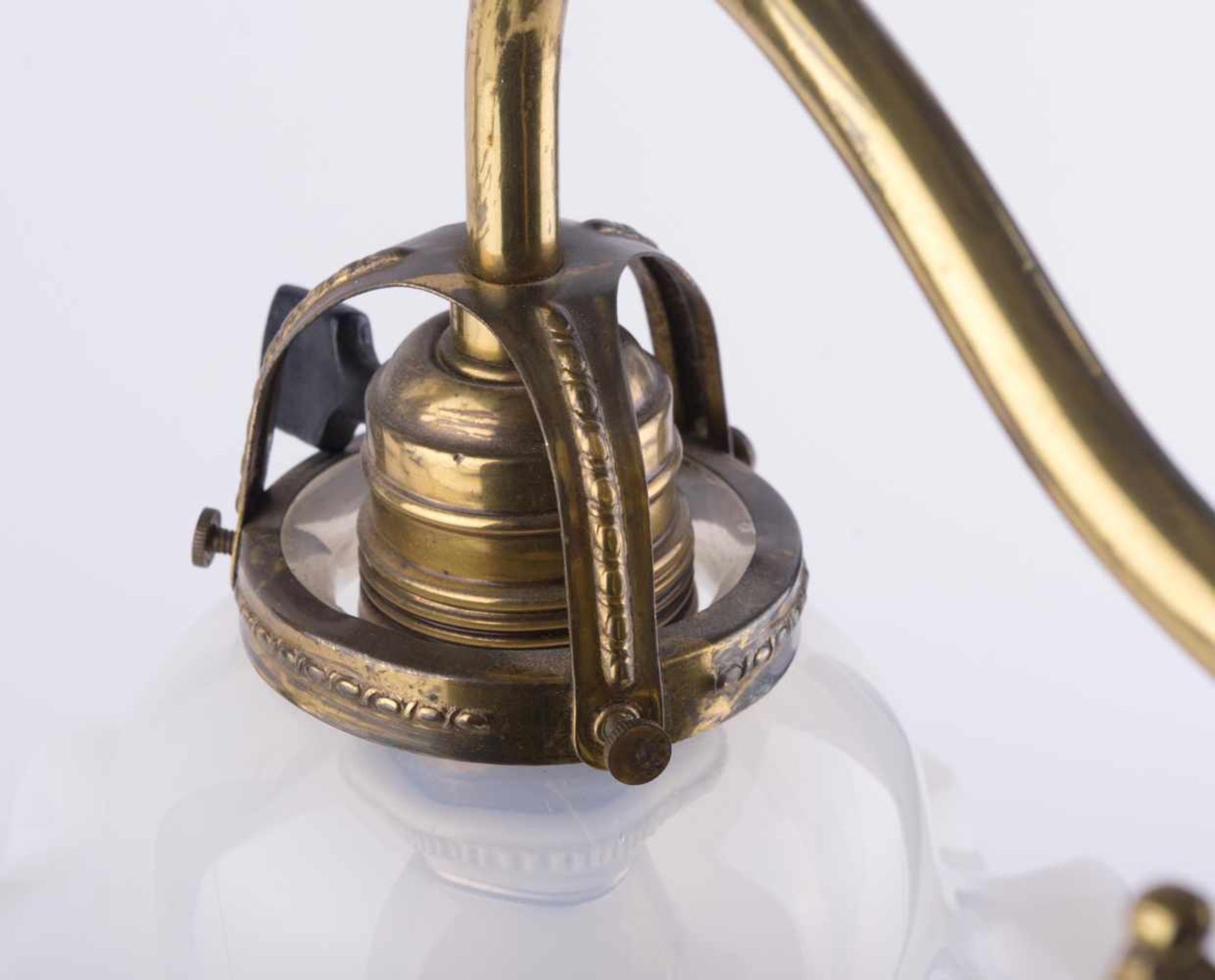 Tischlampe Anfang 20. Jhd. / table lamp, early 20th century Messing, H: ca. 47 cm brass, height: ca. - Bild 6 aus 7