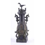 Archaisches Gefäß China Bronze, umlaufend verziert mit archaischen Motiven und Schriftzeichen,