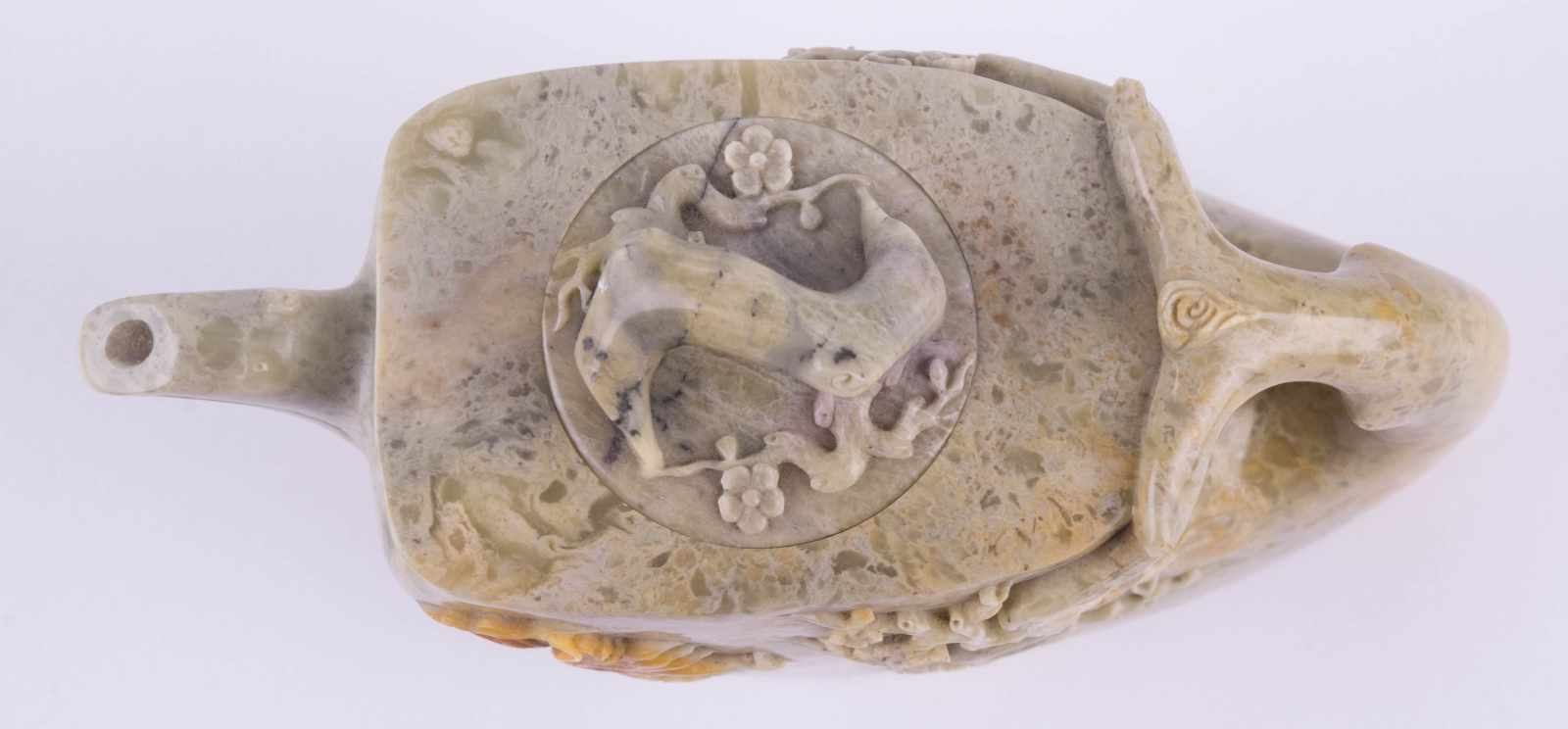 Teekanne China Speckstein, feine Schnitzerei, Deckelbekrönung mit einem Ast, H: 10,5 cm, B: 15 cm - Image 3 of 3